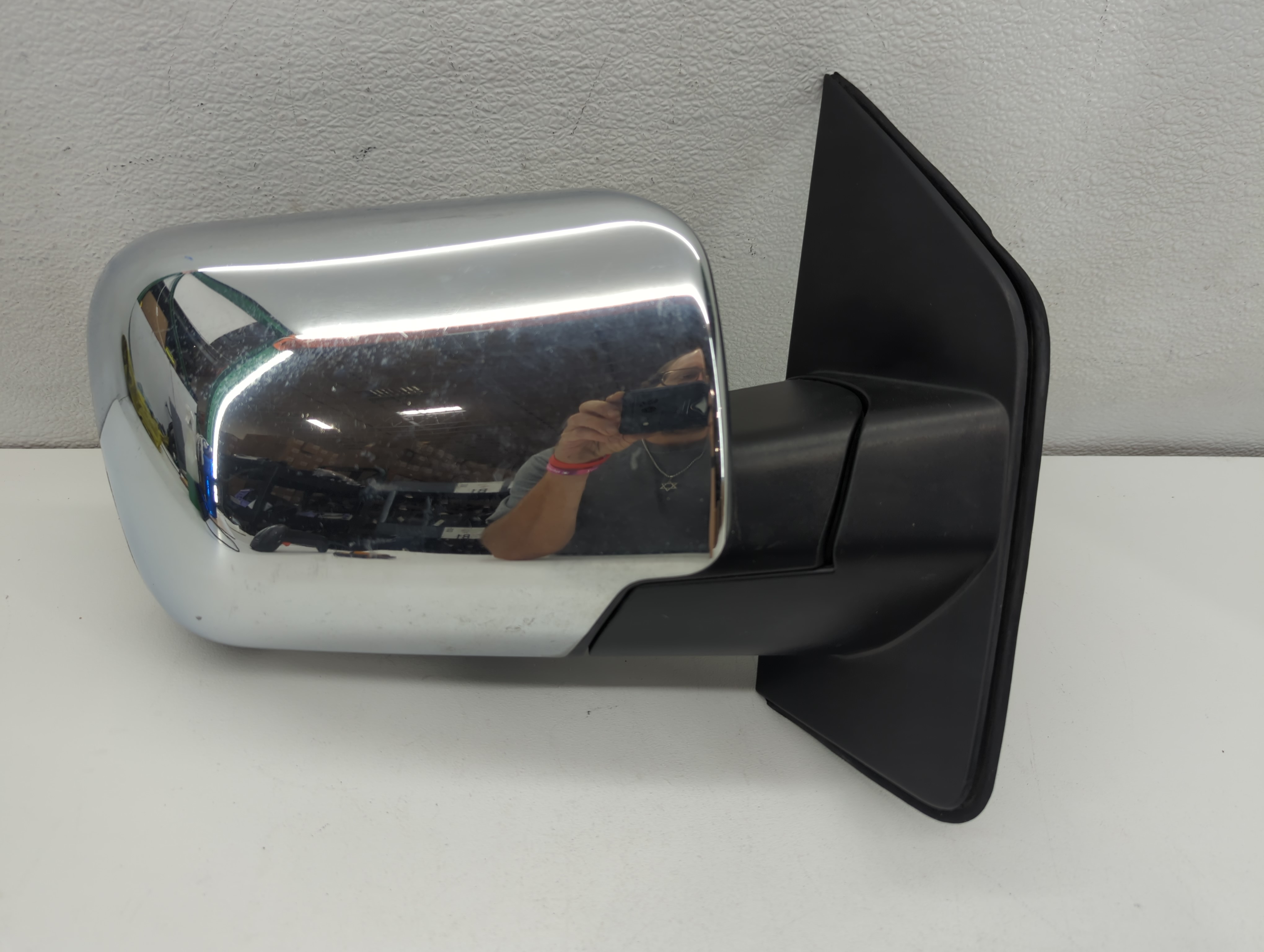 2004-2015 Nissan Titan Passenger Right Side View Manual Door Mirror 669485 - Oemusedautoparts1.com