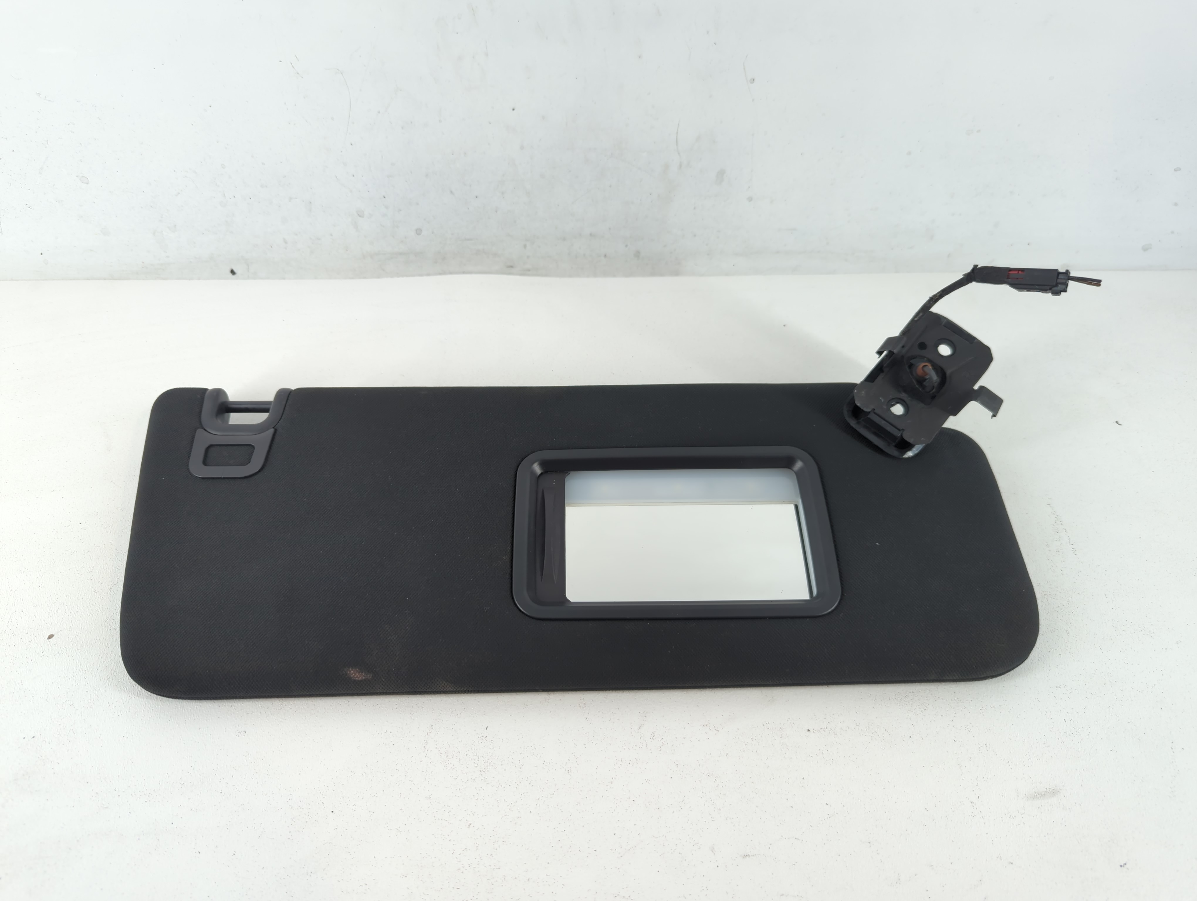 2017 Land Rover Discovery Passenger Sun Visor Mirror Right Sunvisor Black 671896 - Oemusedautoparts1.com