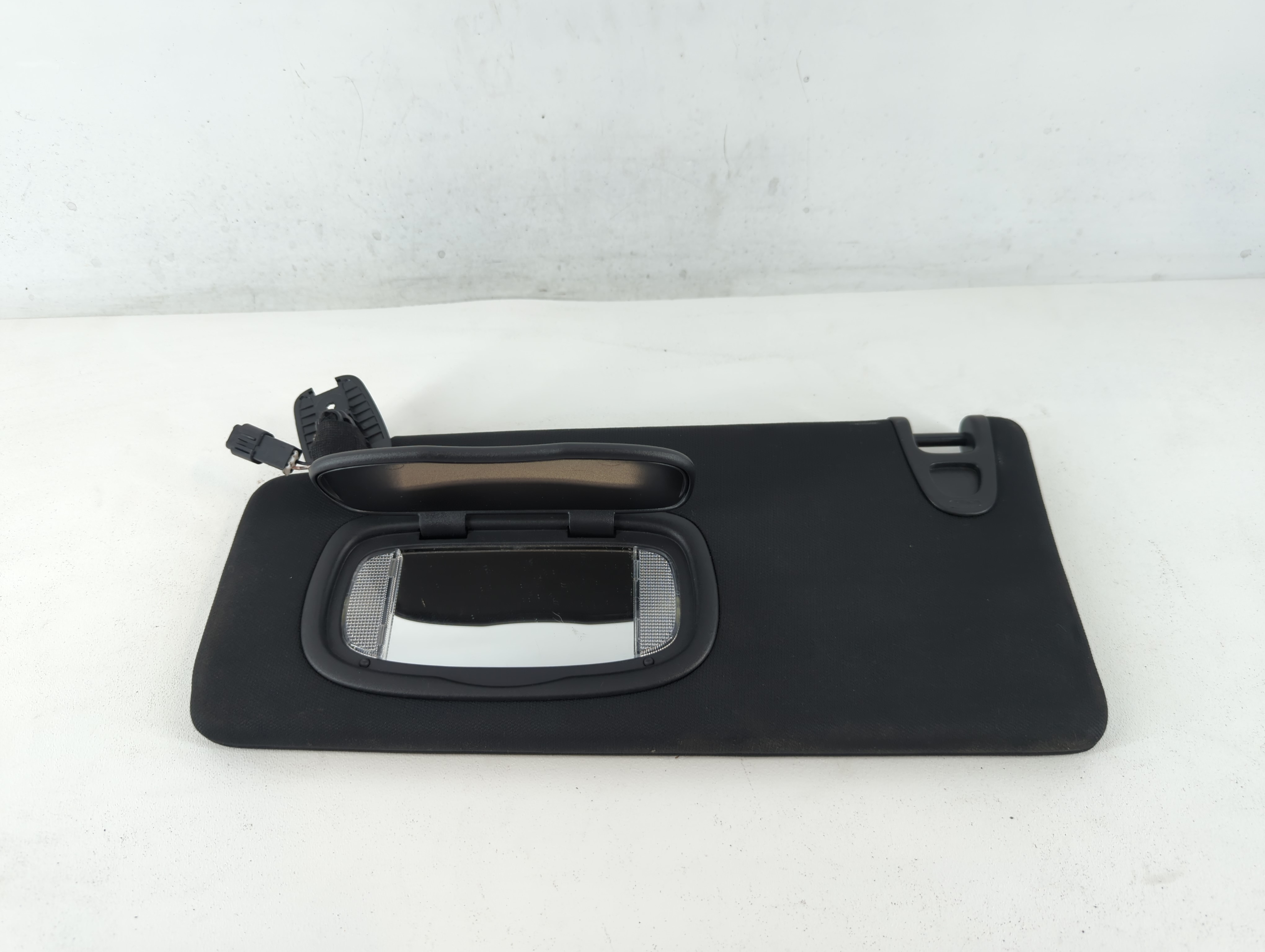 Picture of 2015-2015 Chrysler 200 Driver Sun Visor Mirror Left Sunvisor Black 672478