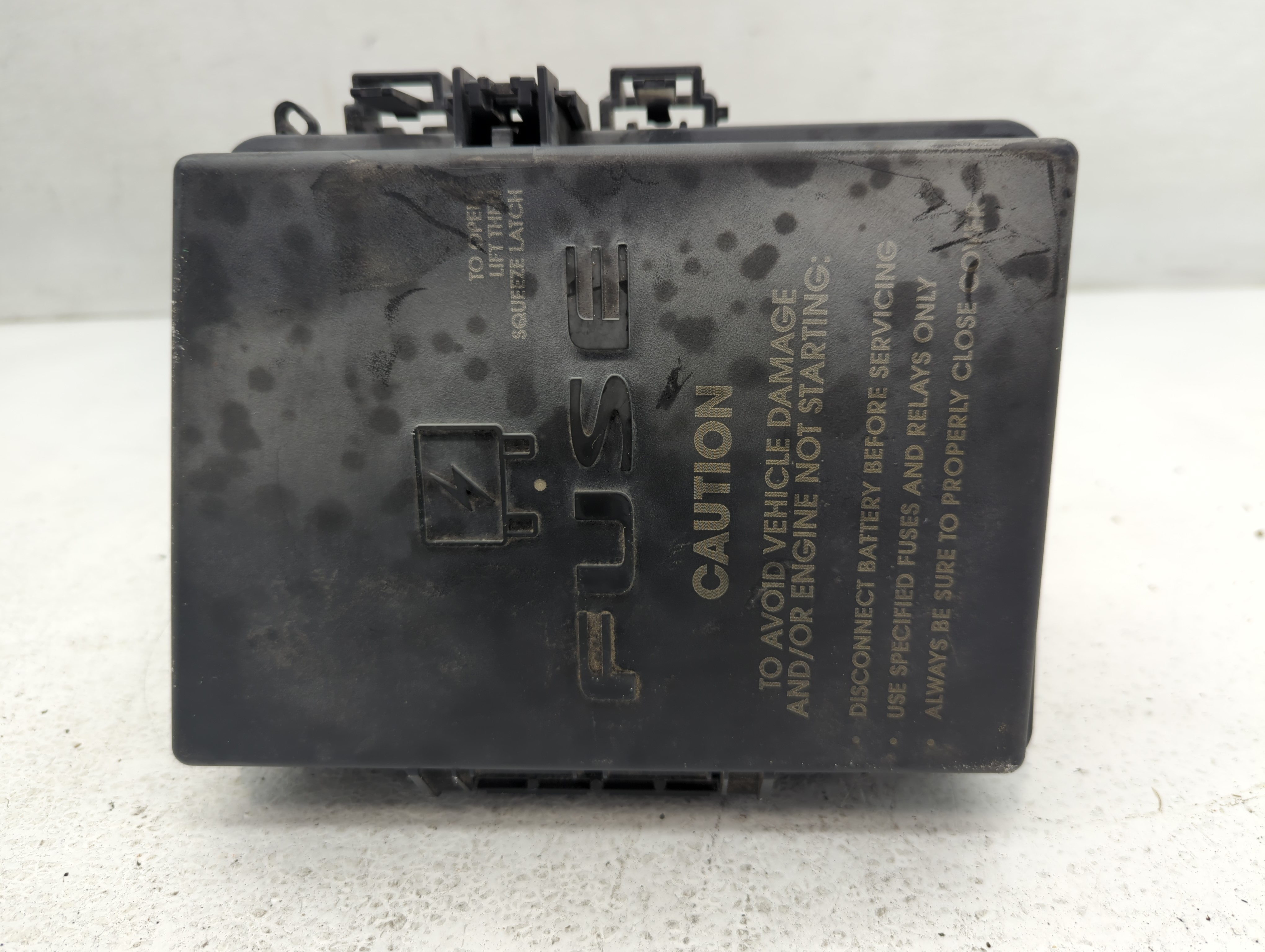Picture of 2008 Chrysler Pacifica Fusebox Fuse Box Relay Module 56049018ab 672529