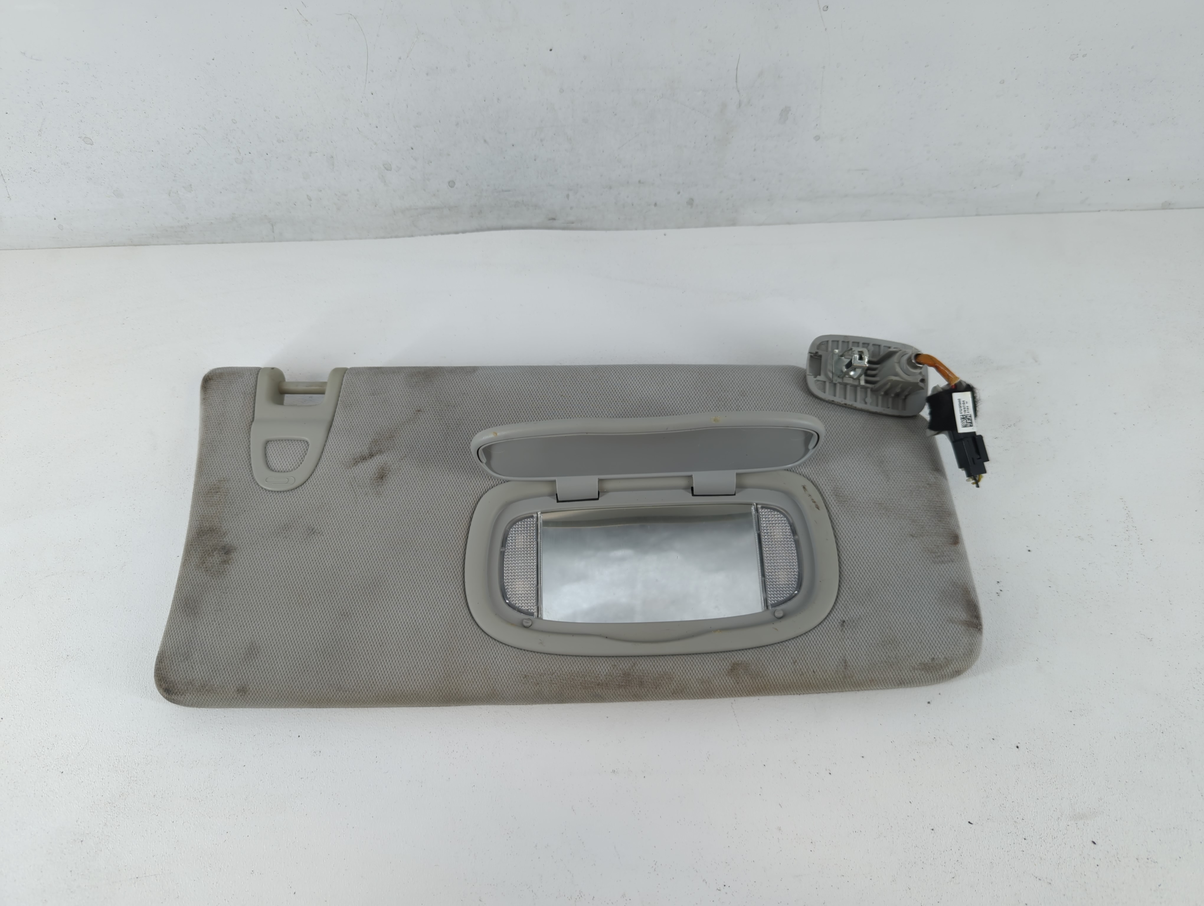 2020 Jeep Compass Driver Sun Visor Mirror Left Sunvisor Grey 672597 - Oemusedautoparts1.com