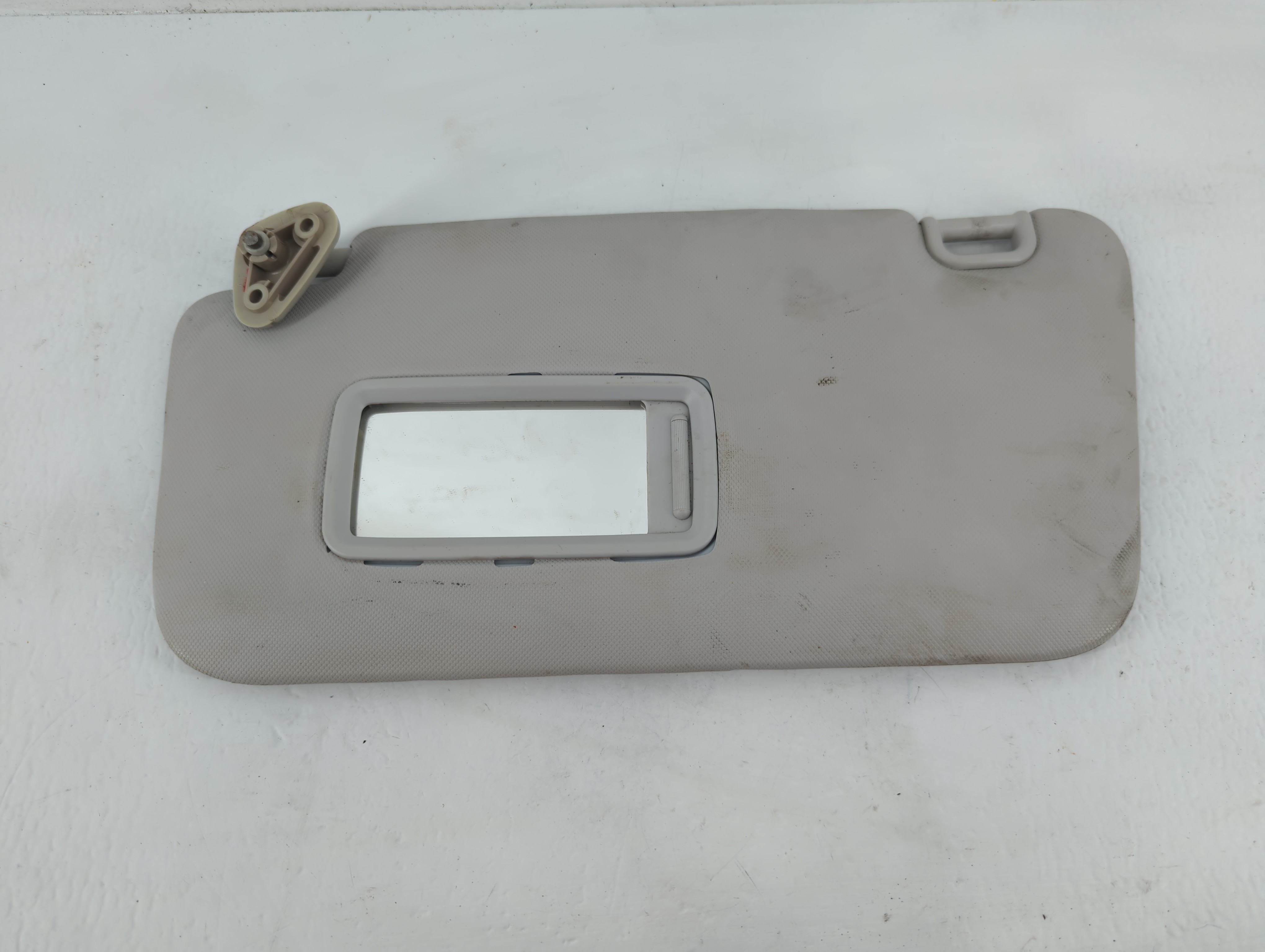 2010 Subaru Forester Driver Sun Visor Mirror Left Sunvisor Cream 672652 - Oemusedautoparts1.com