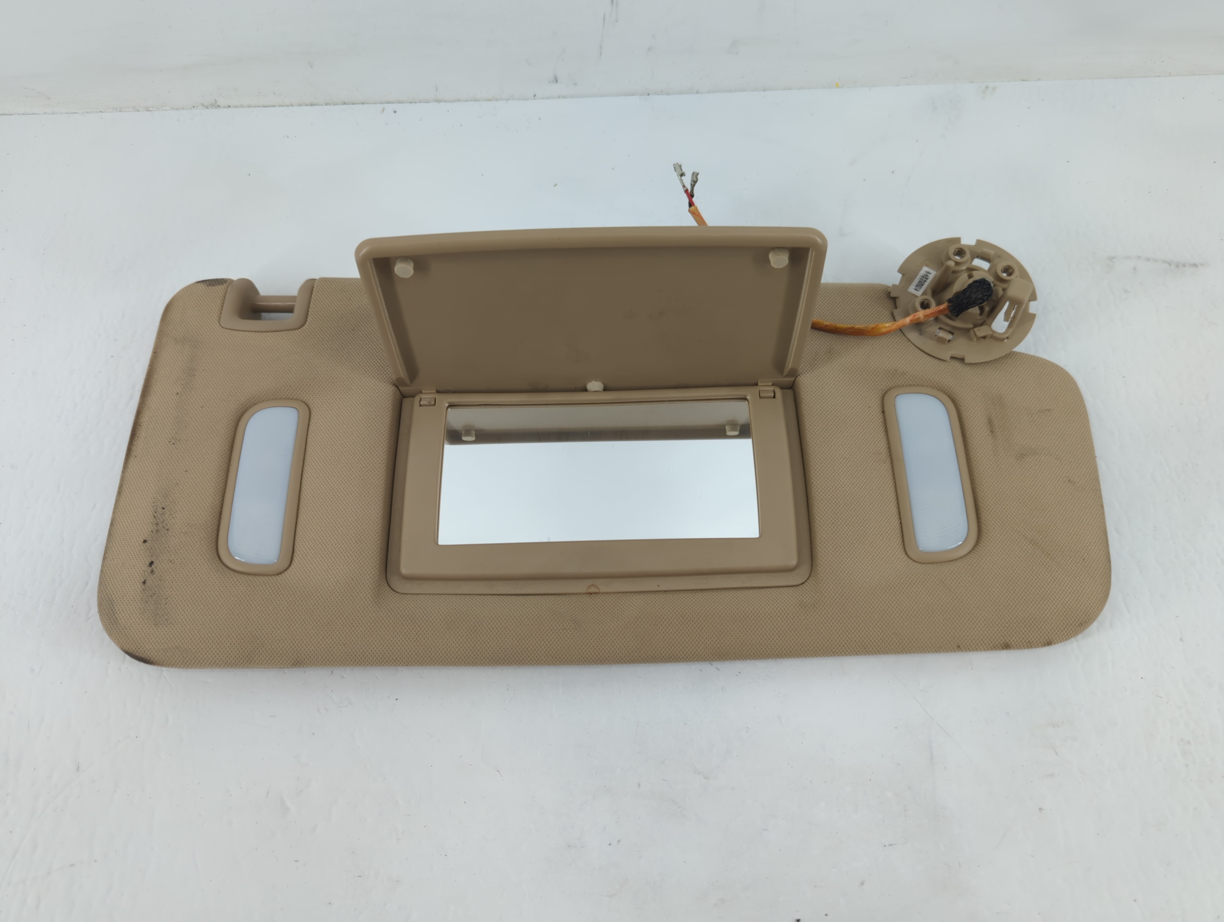 Chevrolet Traverse Passenger Sun Visor Mirror Right Sunvisor Tan 673040 - Oemusedautoparts1.com
