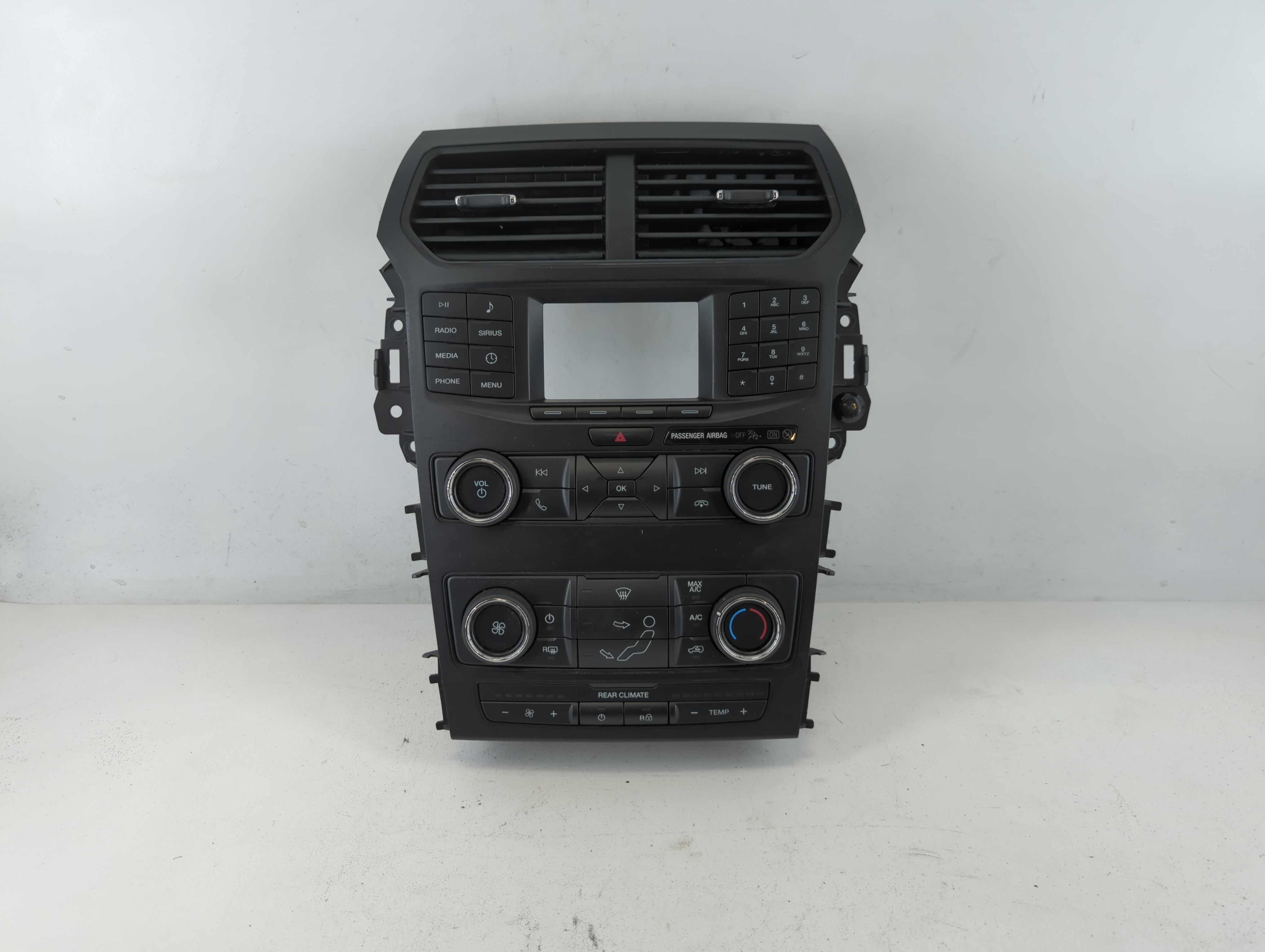 2019 Ford Explorer Ac Heater Rear Climate Control Jb5t-18a802-ja 673119 - Oemusedautoparts1.com