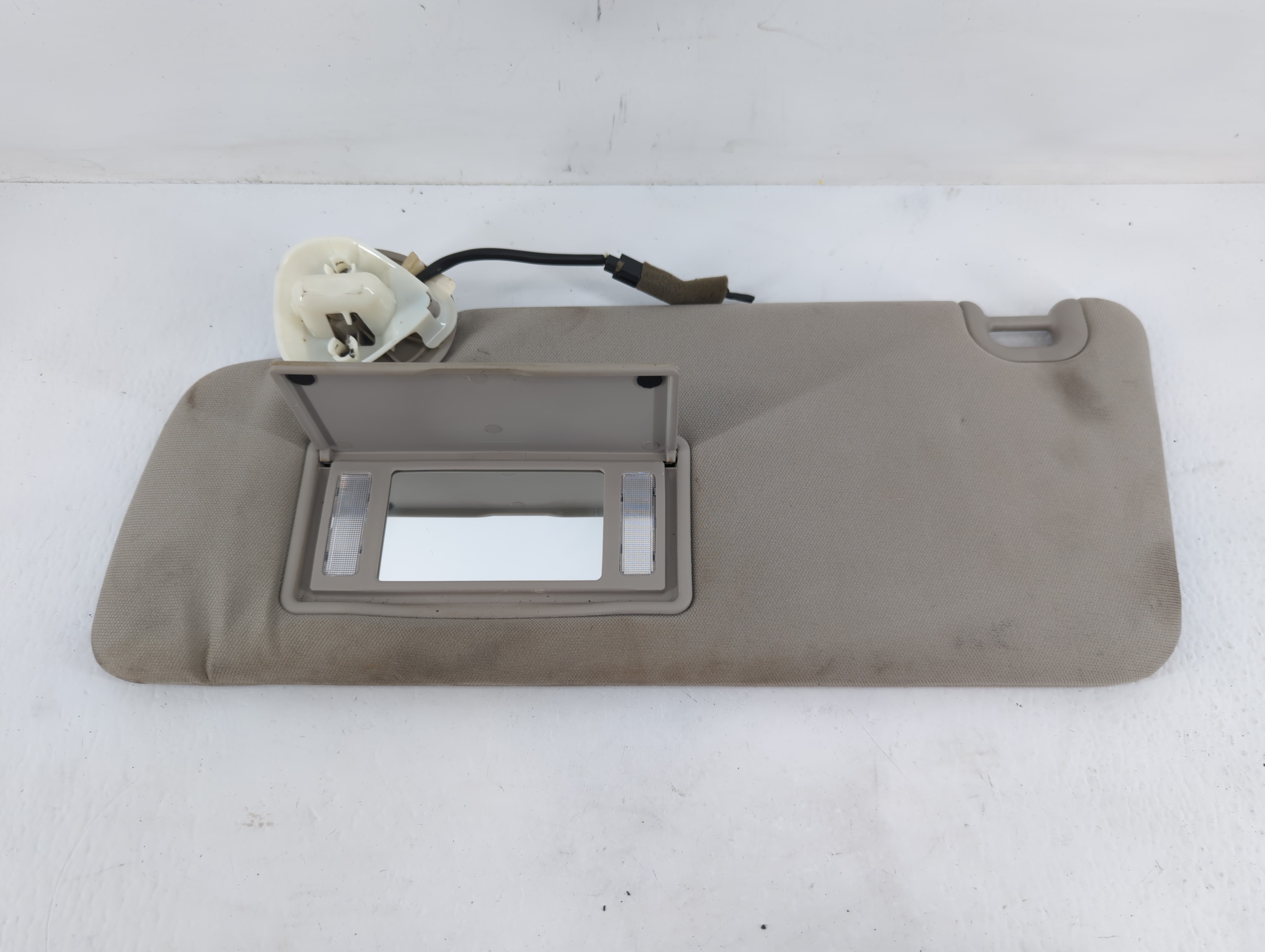 Picture of Dodge Ram 1500 Driver Sun Visor Mirror Left Sunvisor Beige 673178