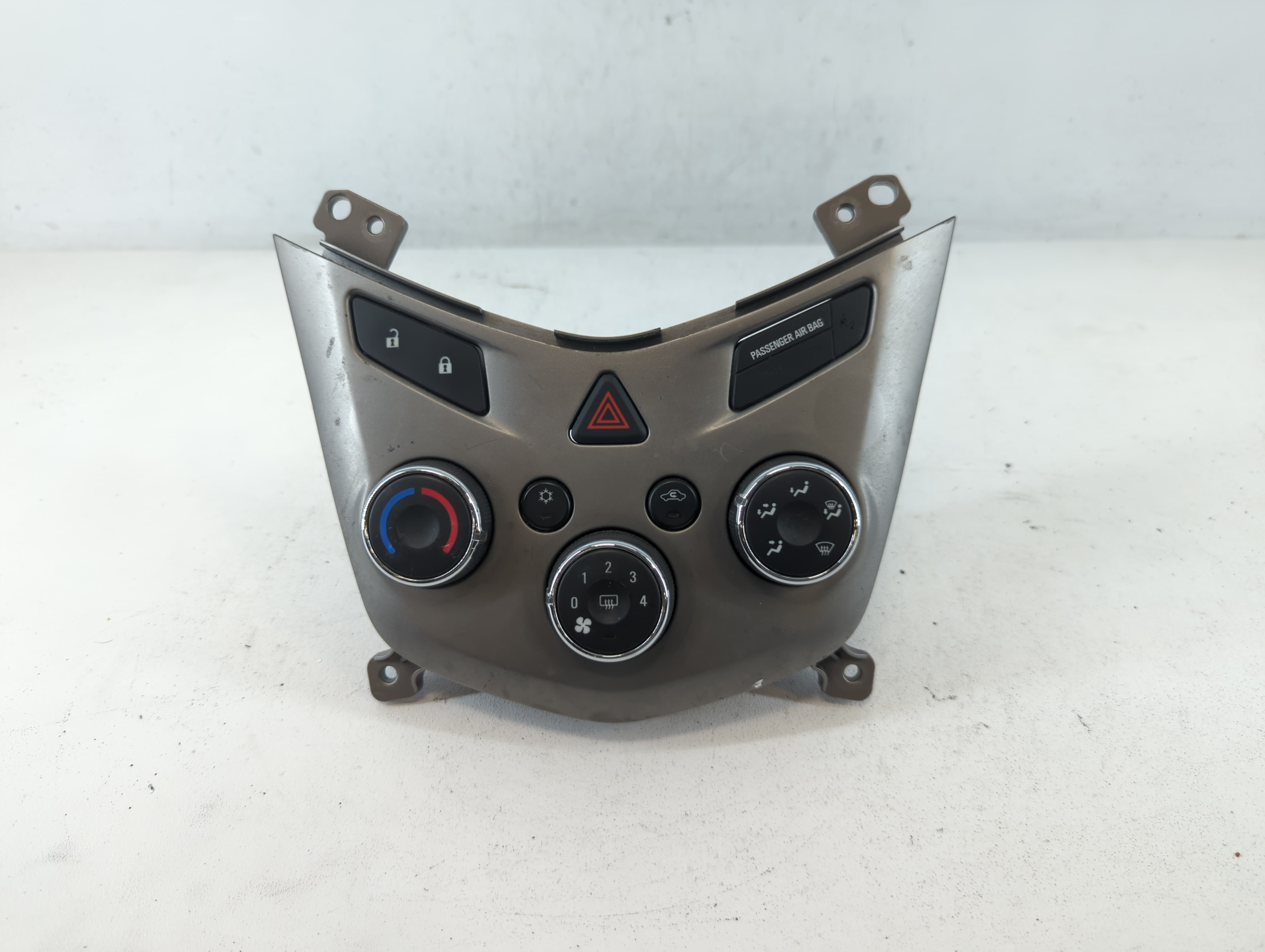 2013 Chevrolet Sonic Ac Heater Climate Control 95282239 673467 - Oemusedautoparts1.com