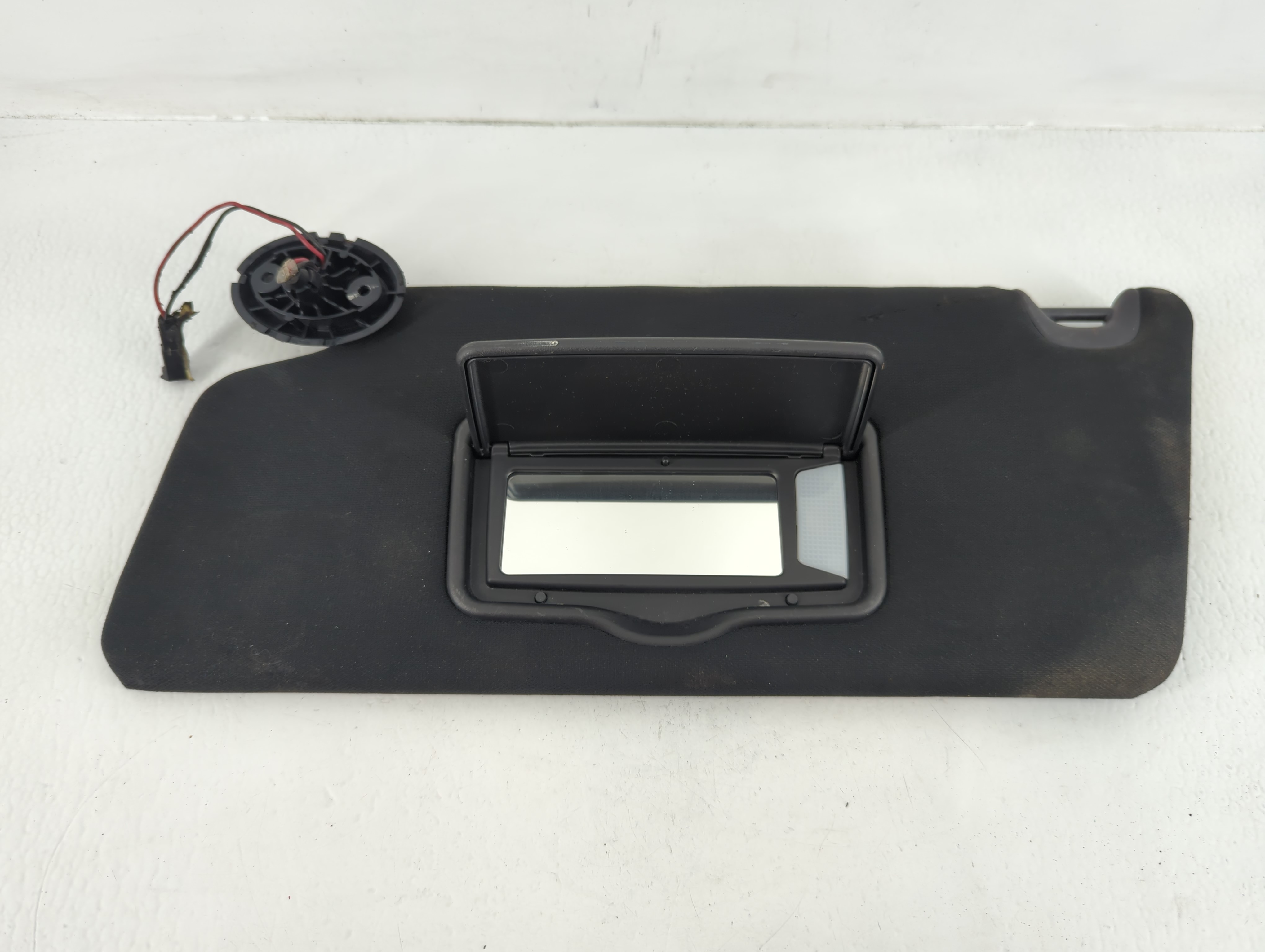 2016 Ford Explorer Driver Sun Visor Mirror Left Sunvisor Black 673721 - Oemusedautoparts1.com