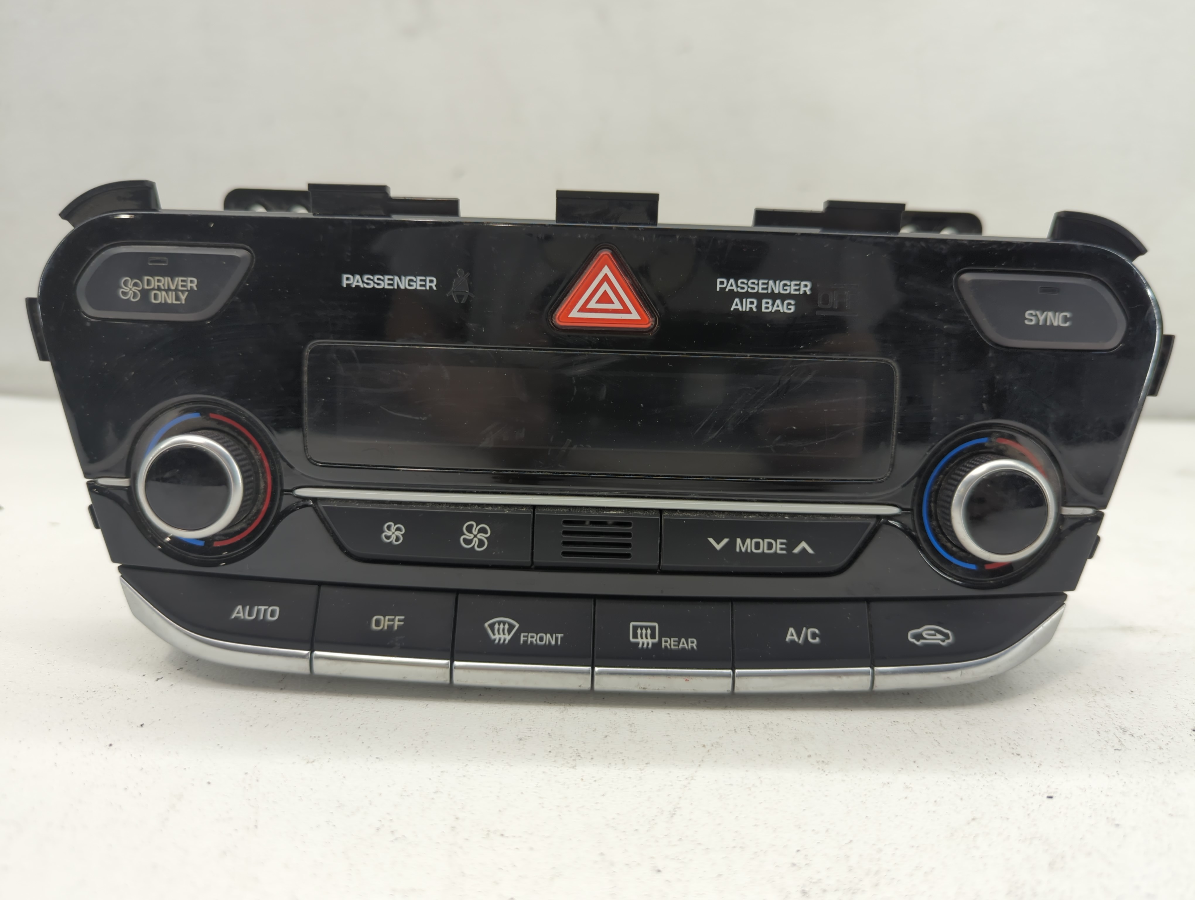 2017-2019 Hyundai Ioniq Ac Heater Climate Control 97250-g2070wmp 675006 - Oemusedautoparts1.com