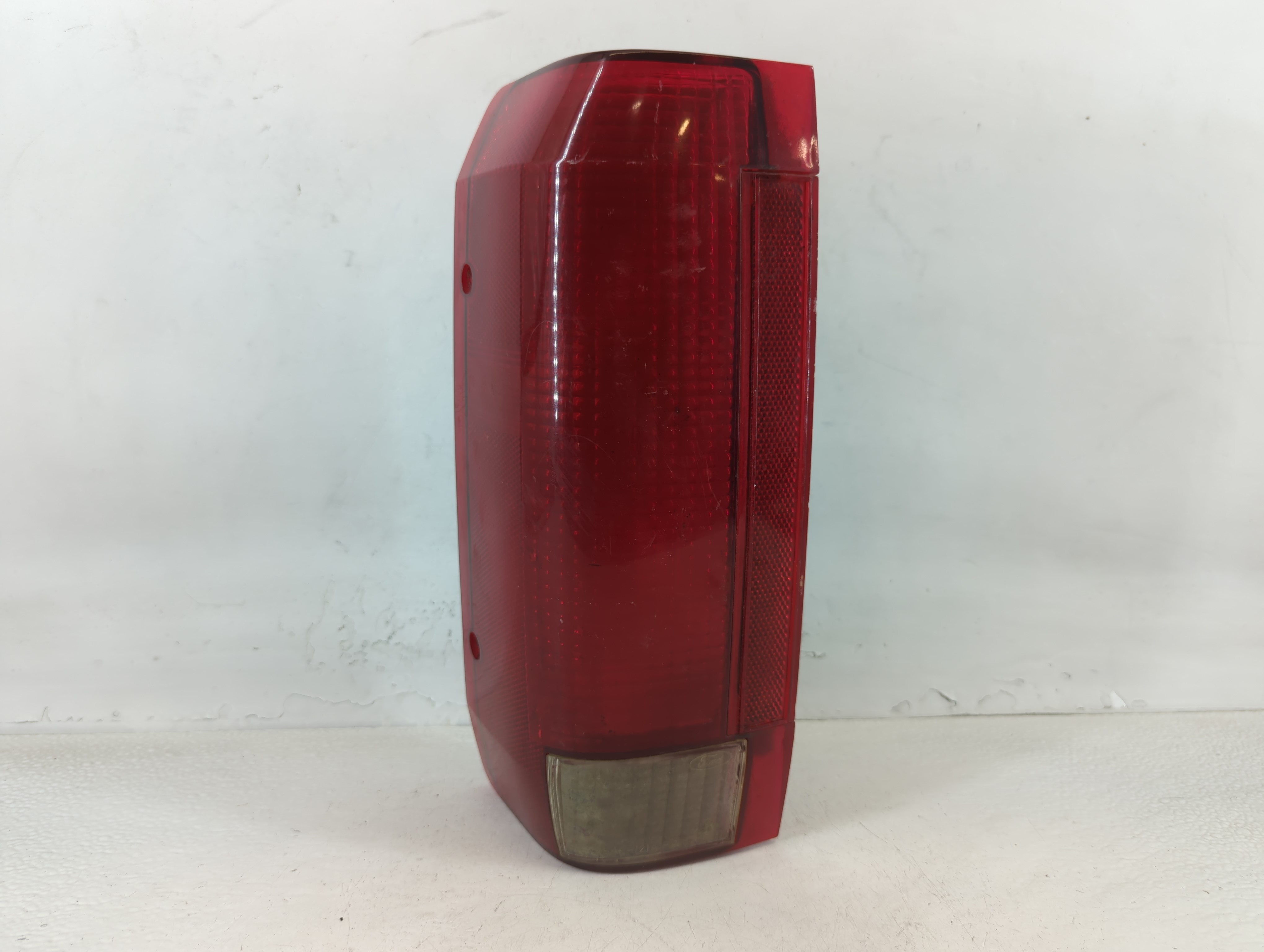 1992-1996 Ford F-150 Driver Left Side Tail Light Taillight Oem 675499 - Oemusedautoparts1.com