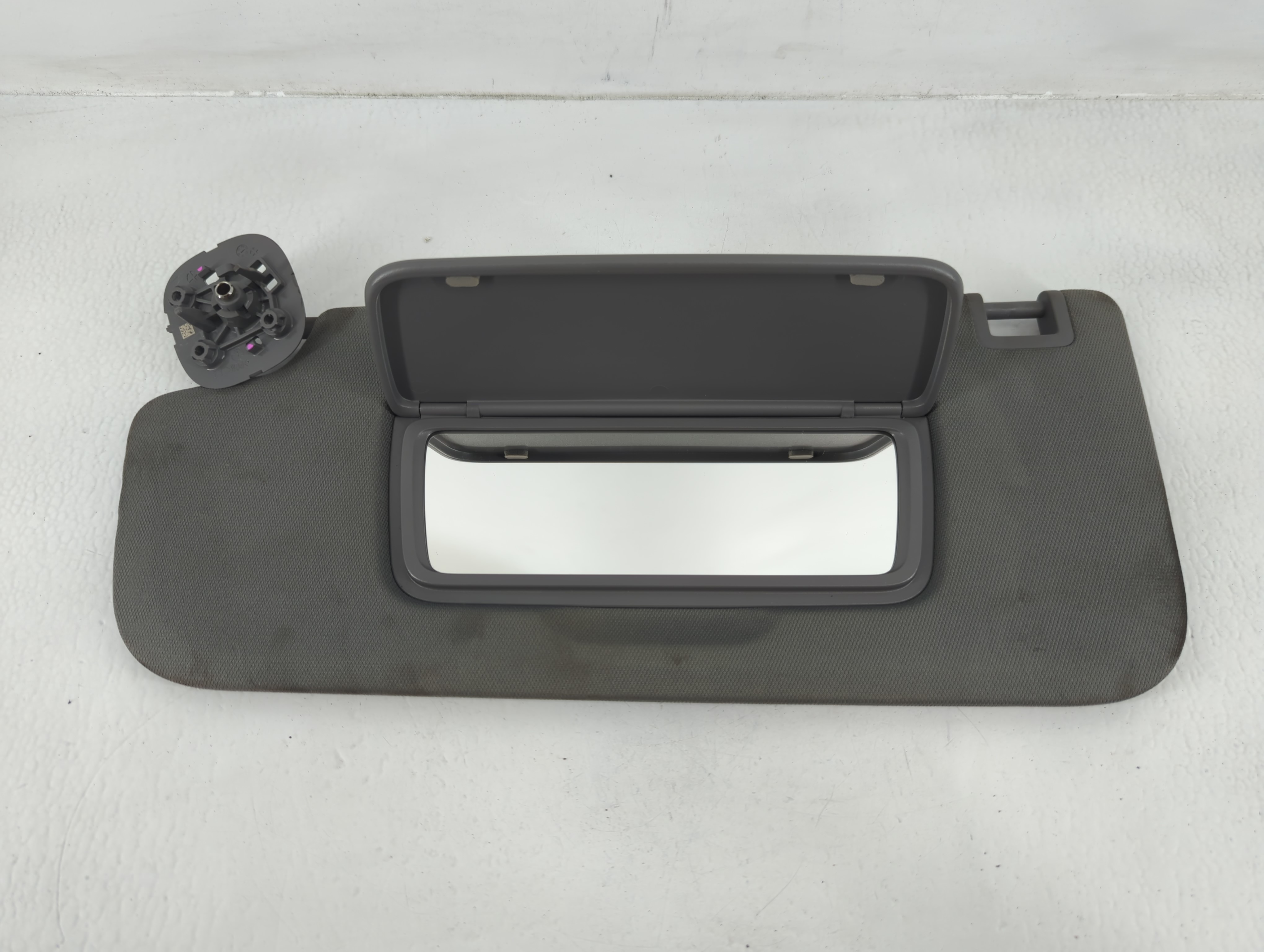 Picture of 2019-2022 Chevrolet Silverado 1500 Driver Sun Visor Mirror Left Sunvisor 675690