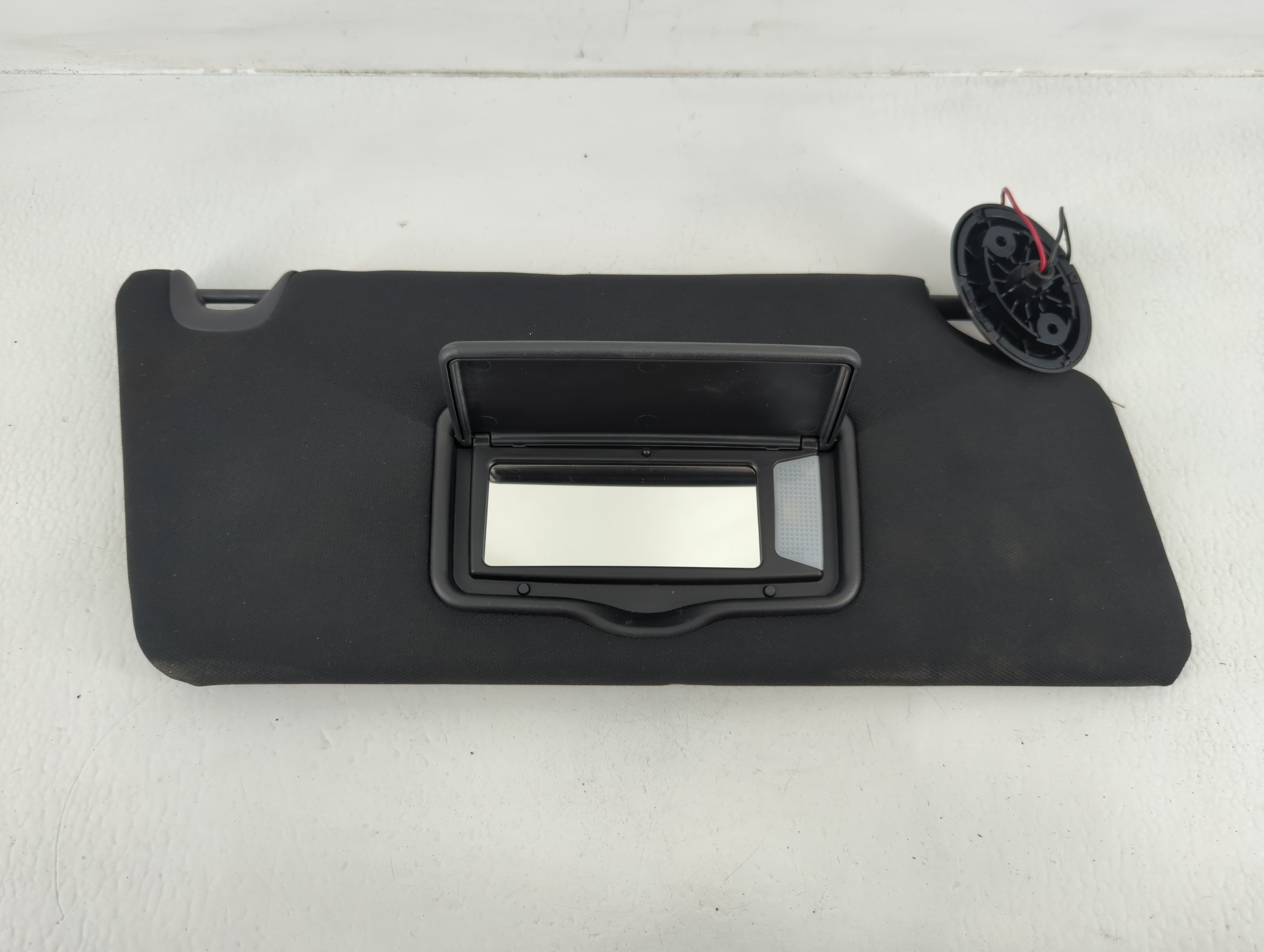 2016 Ford Explorer Passenger Sun Visor Mirror Right Sunvisor Black 675692 - Oemusedautoparts1.com