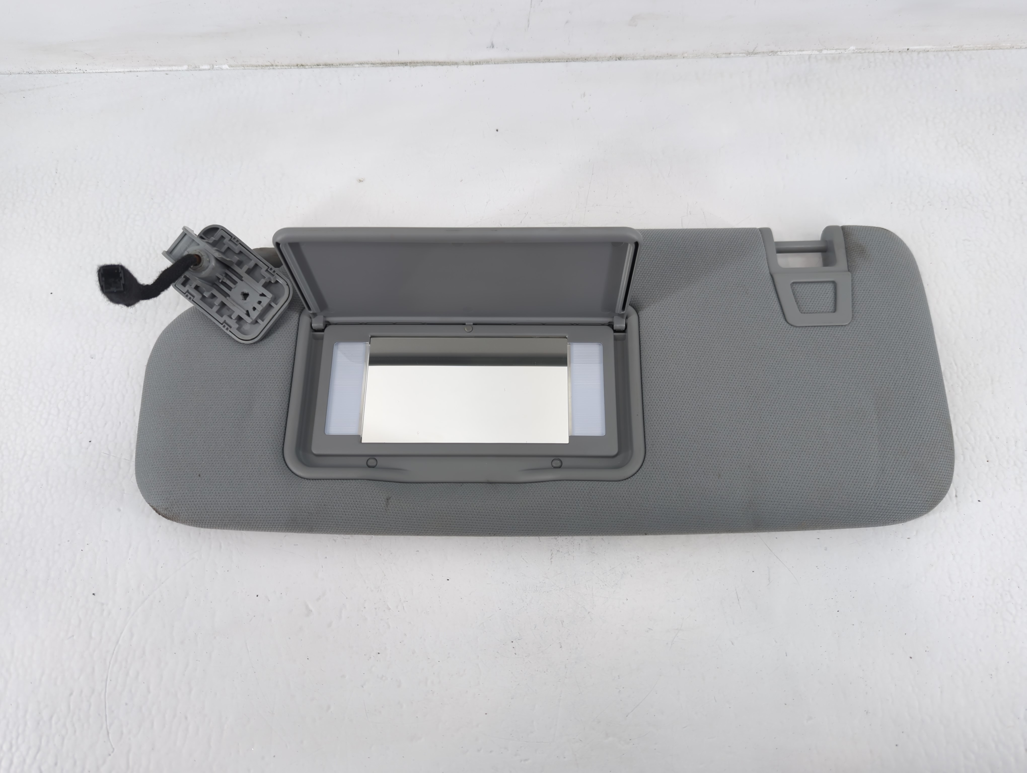 2021 Ford Explorer Passenger Sun Visor Mirror Right Sunvisor Gray 675728 - Oemusedautoparts1.com
