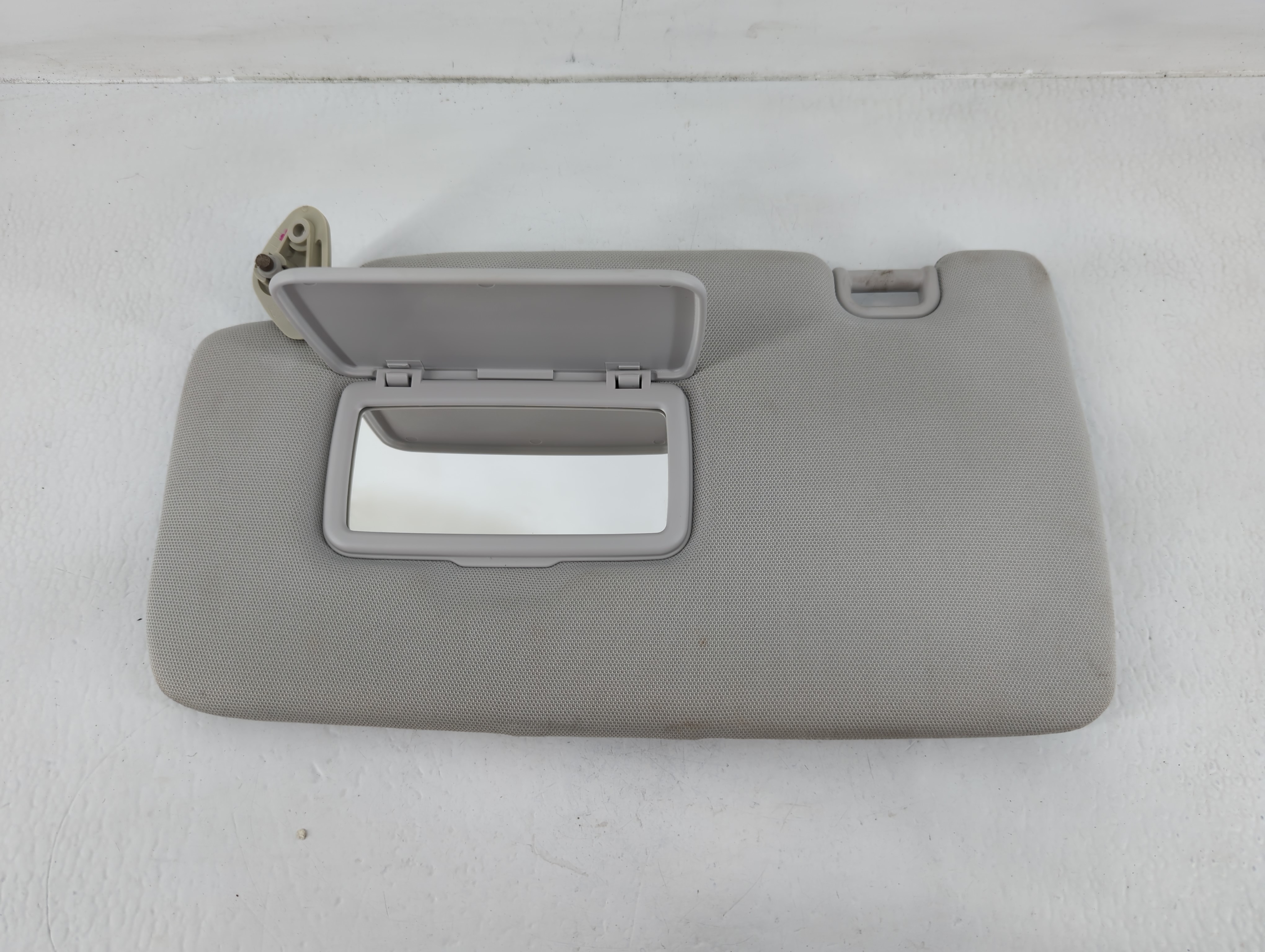 2016 Subaru Forester Passenger Sun Visor Mirror Right Sunvisor Light Gray 675792 - Oemusedautoparts1.com