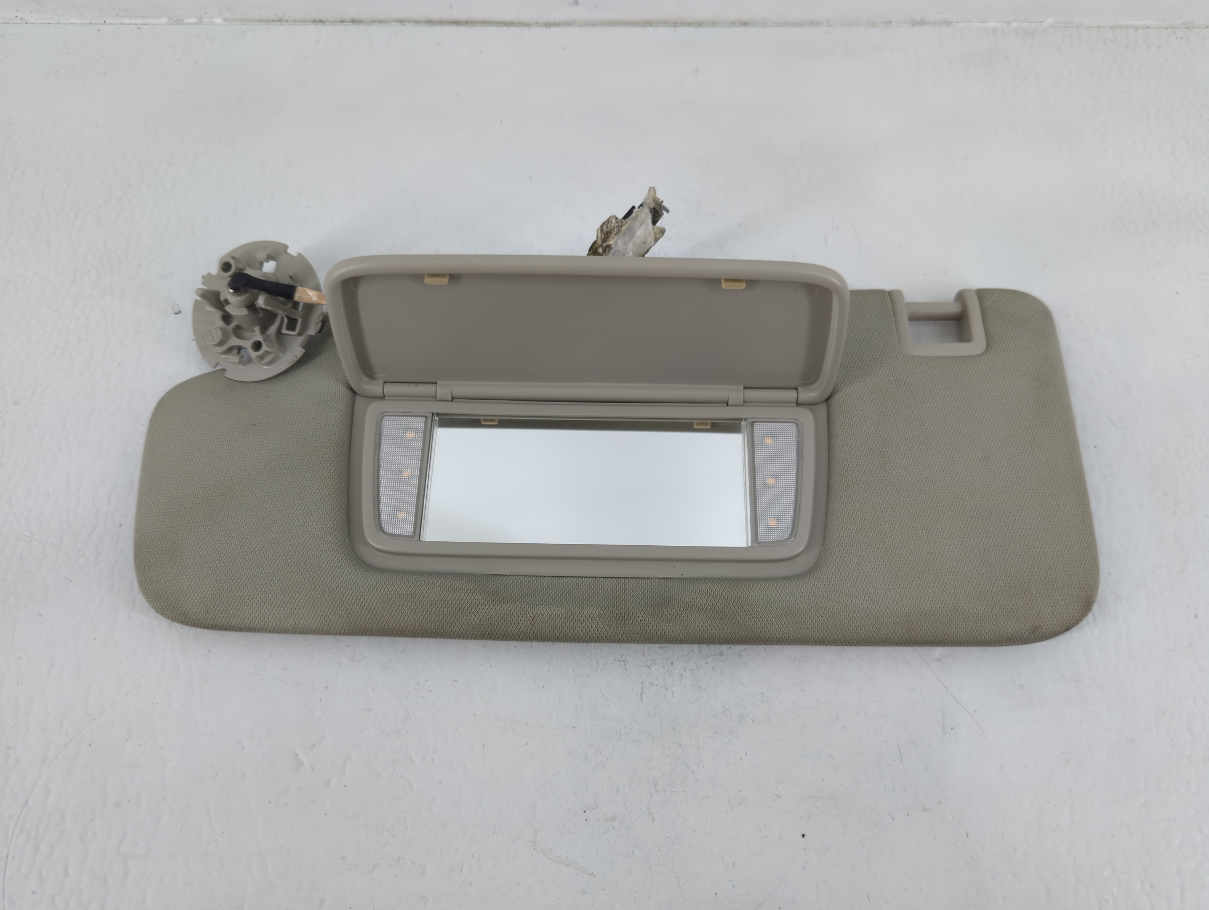 Picture of Gmc Terrain Driver Sun Visor Mirror Left Sunvisor Beige 675930