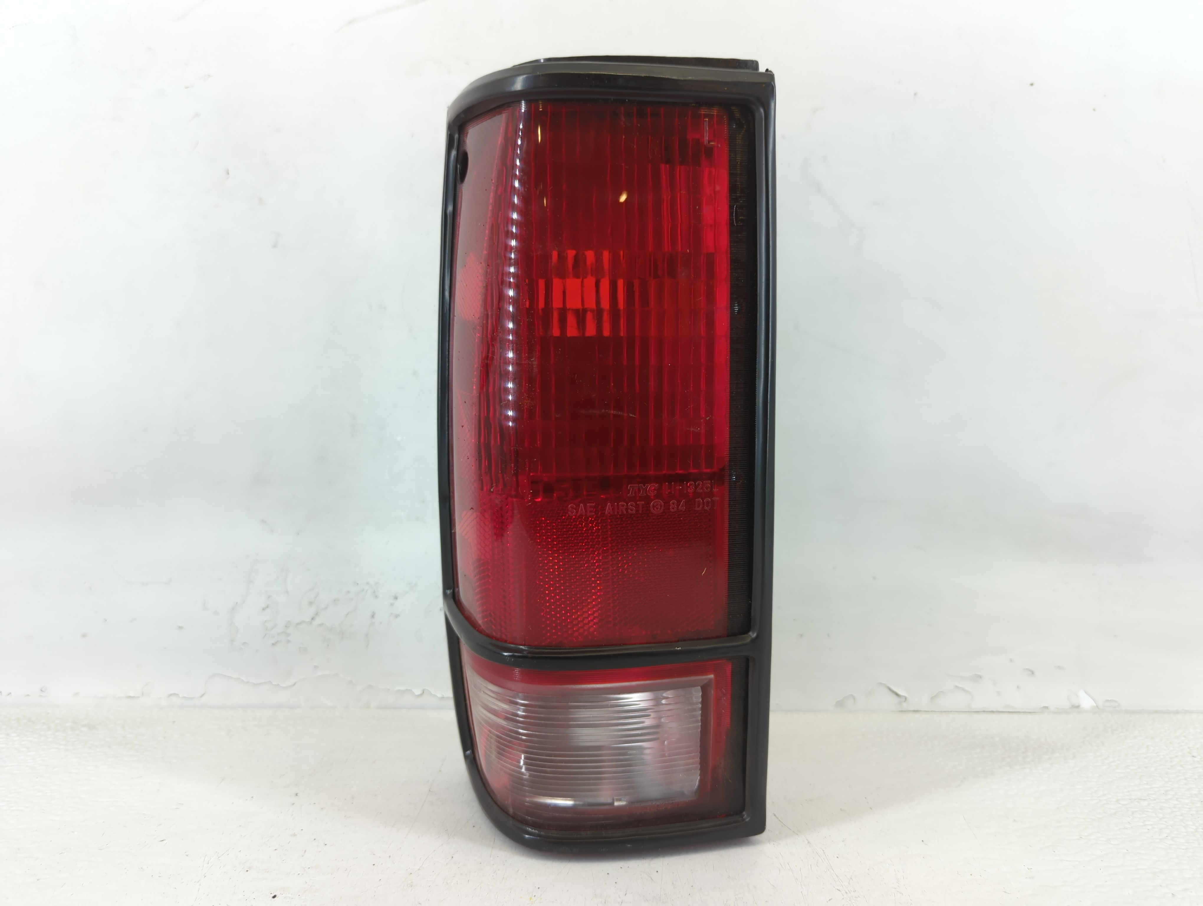 1993 Chevrolet S10 Passenger Right Side Tail Light Taillight Oem 677310 - Oemusedautoparts1.com