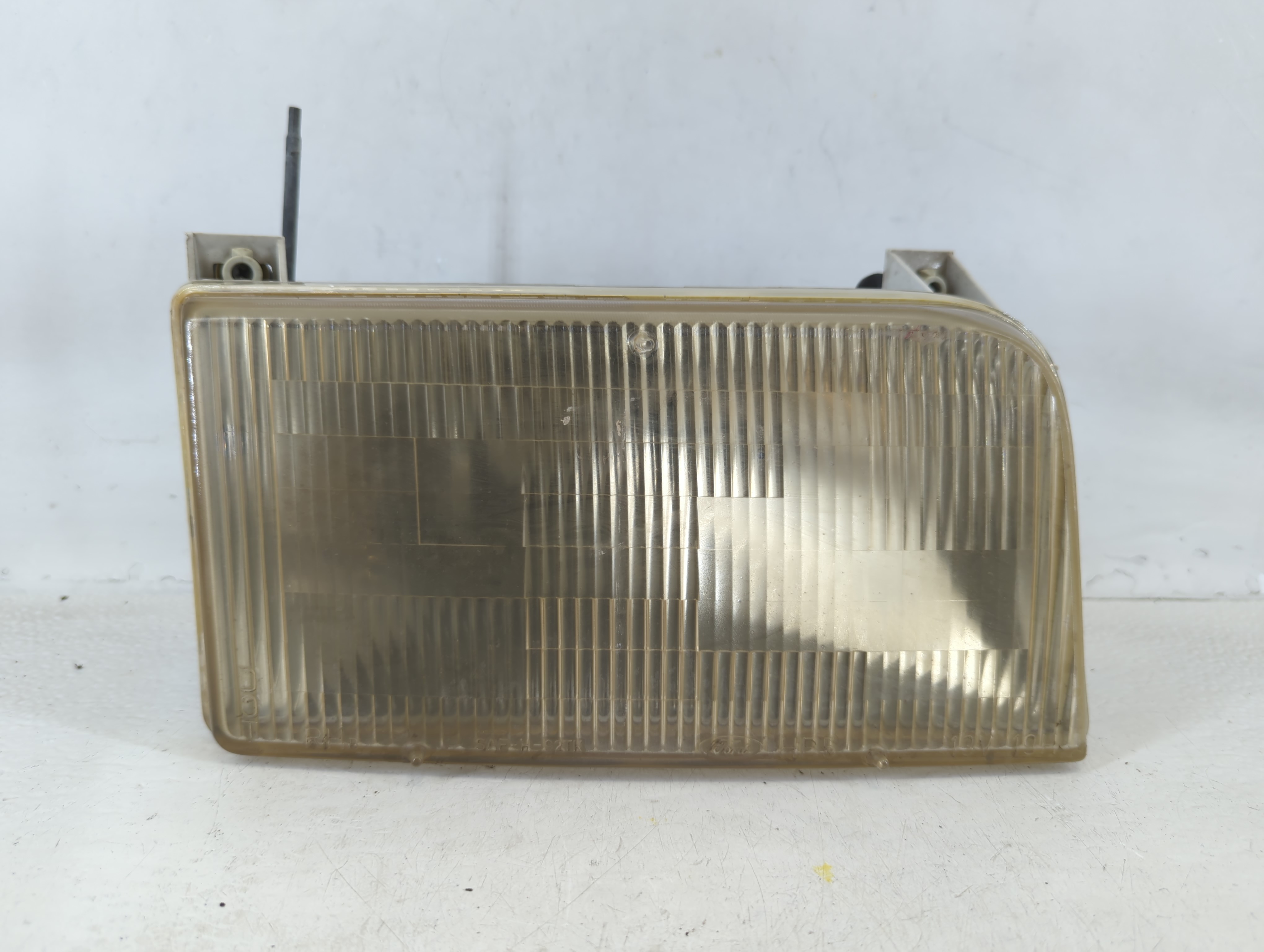 1992-1996 Ford F-150 Passenger Right Oem Head Light Headlight Lamp 677461 - Oemusedautoparts1.com