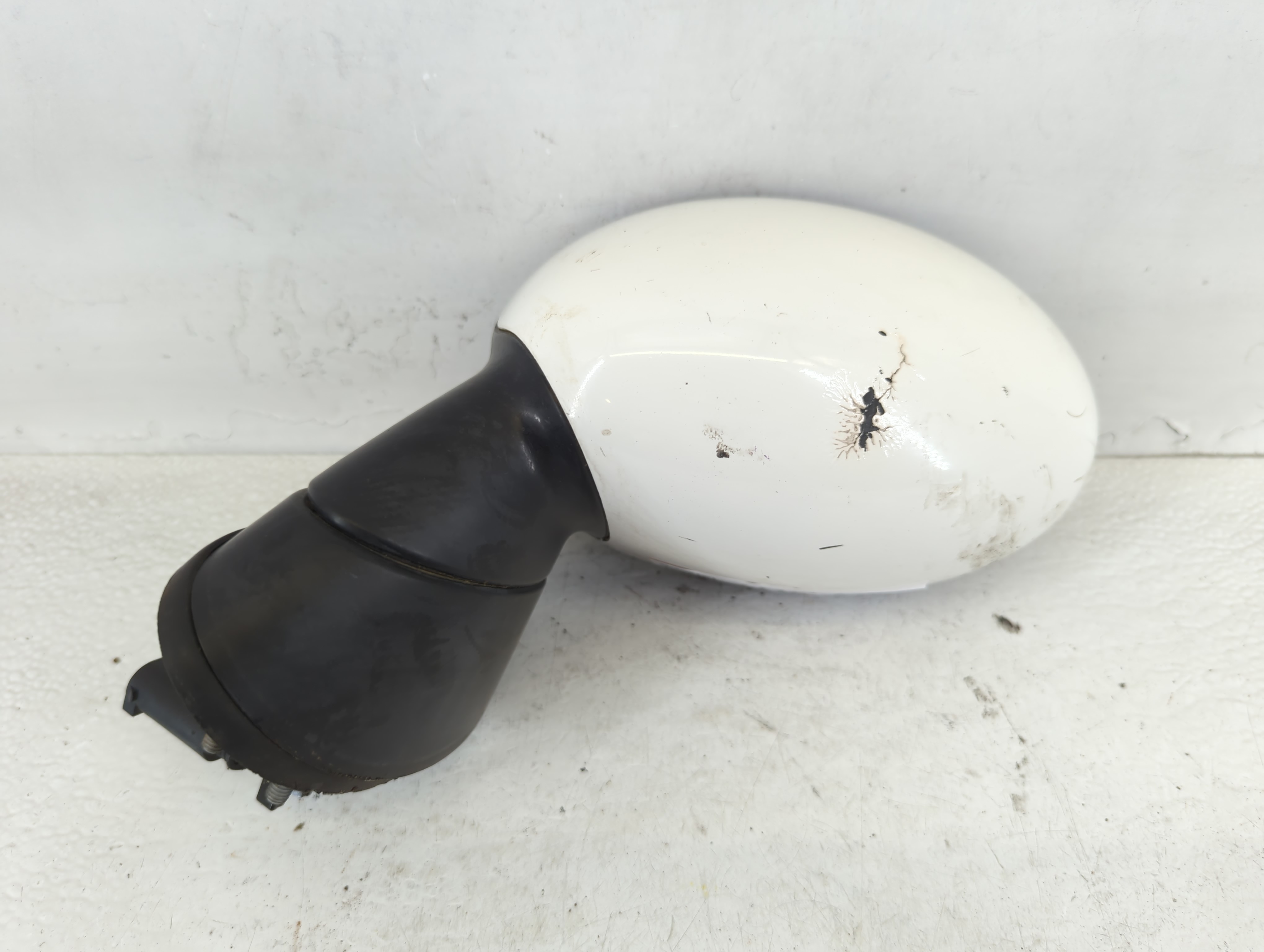 2003 Mini Cooper Driver Left Side View Power Door Mirror White 677887 - Oemusedautoparts1.com