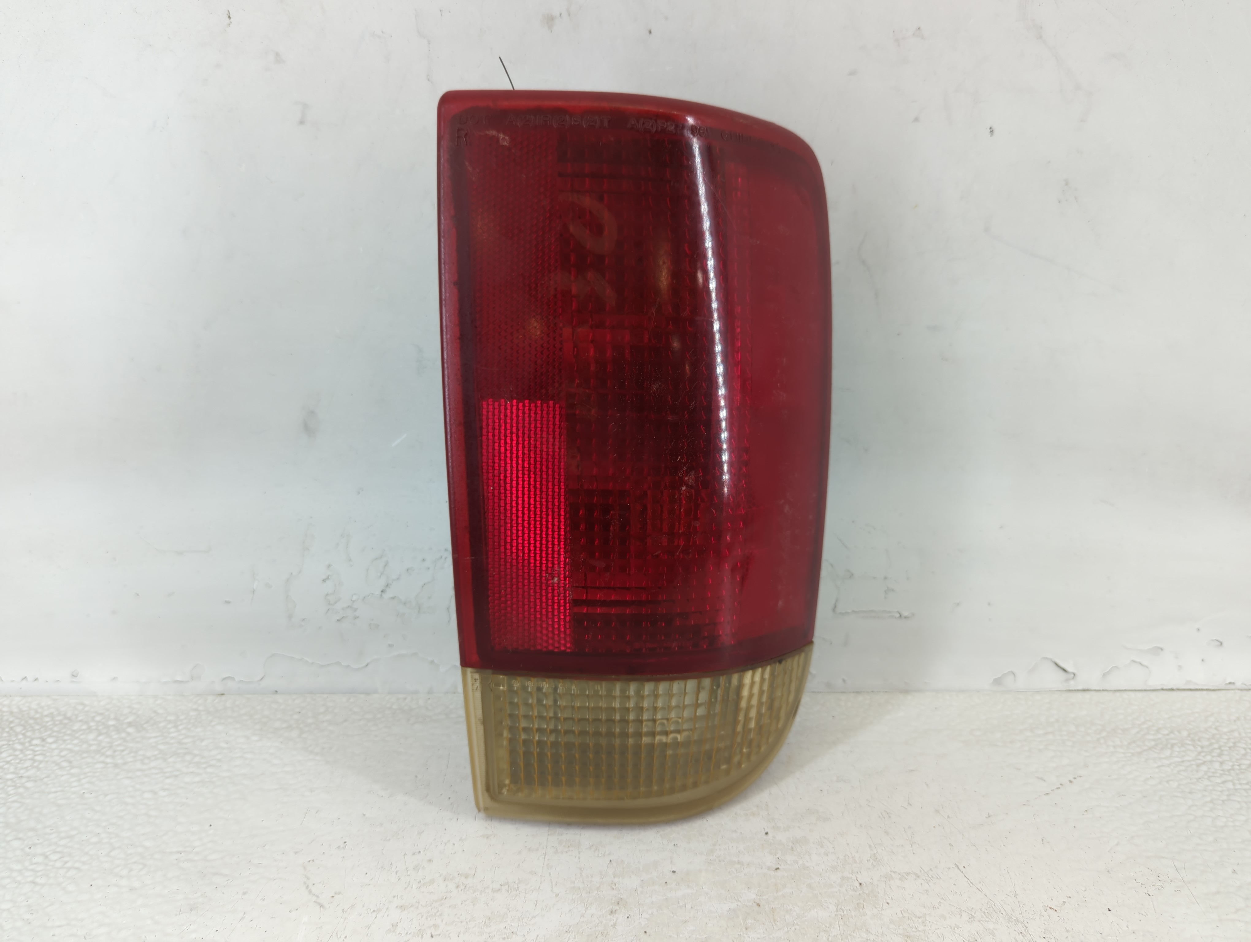 Picture of Gmc Envoy Passenger Right Side Tail Light Taillight Oem 678598