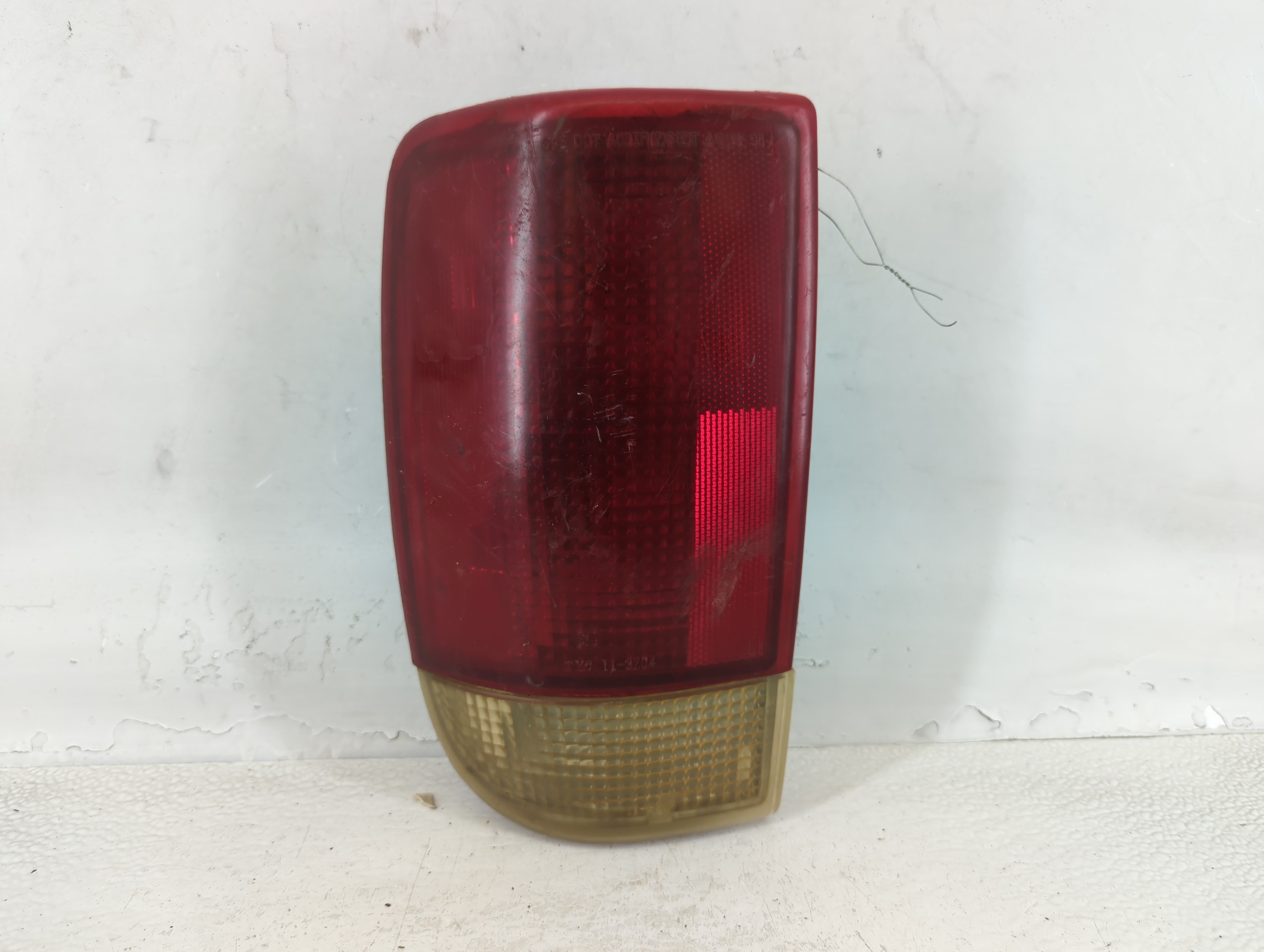 Picture of Gmc Envoy Driver Left Side Tail Light Taillight Oem 679041