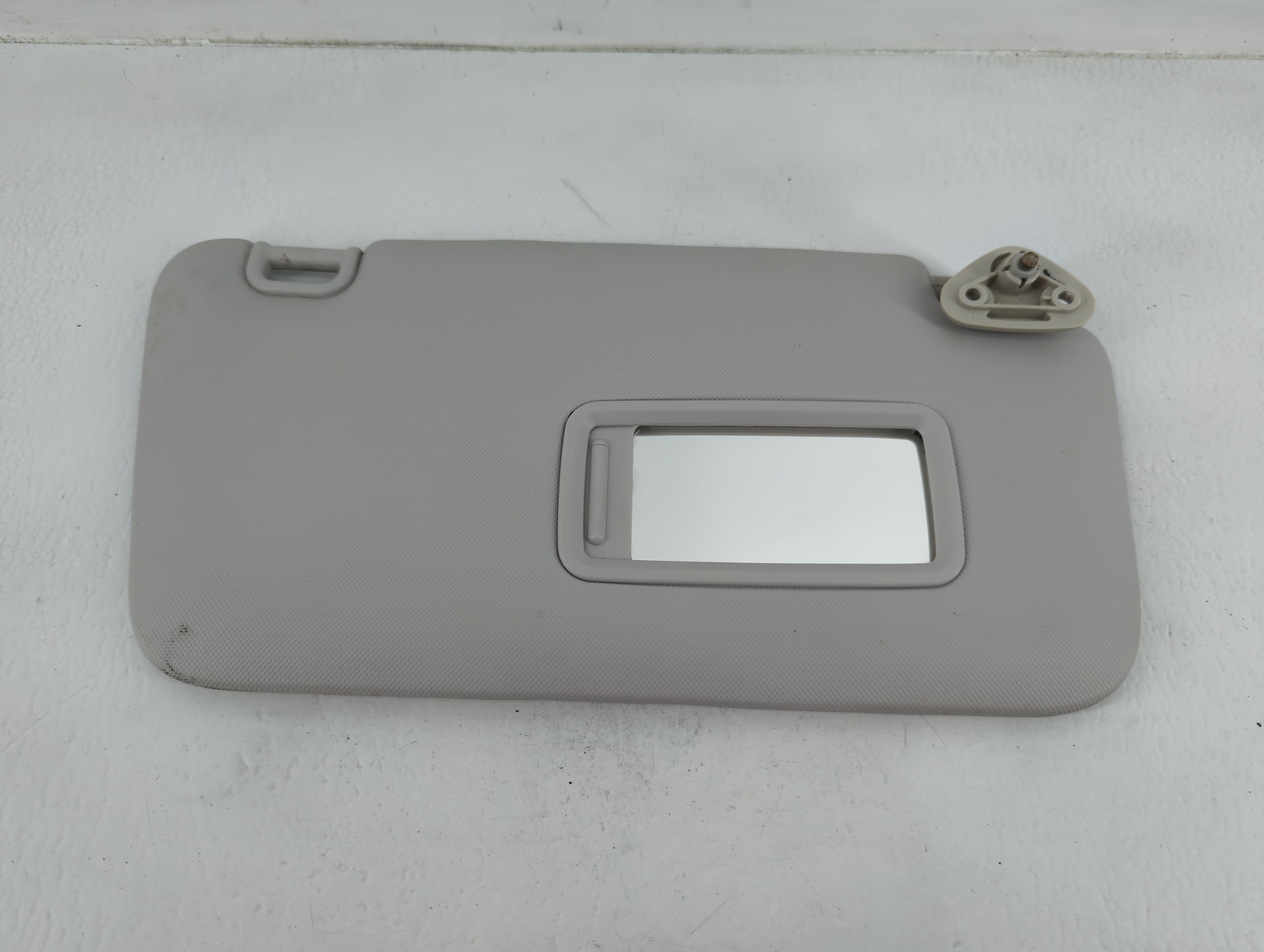 2009 Subaru Forester Passenger Sun Visor Mirror Right Sunvisor Pale Grey 679055 - Oemusedautoparts1.com