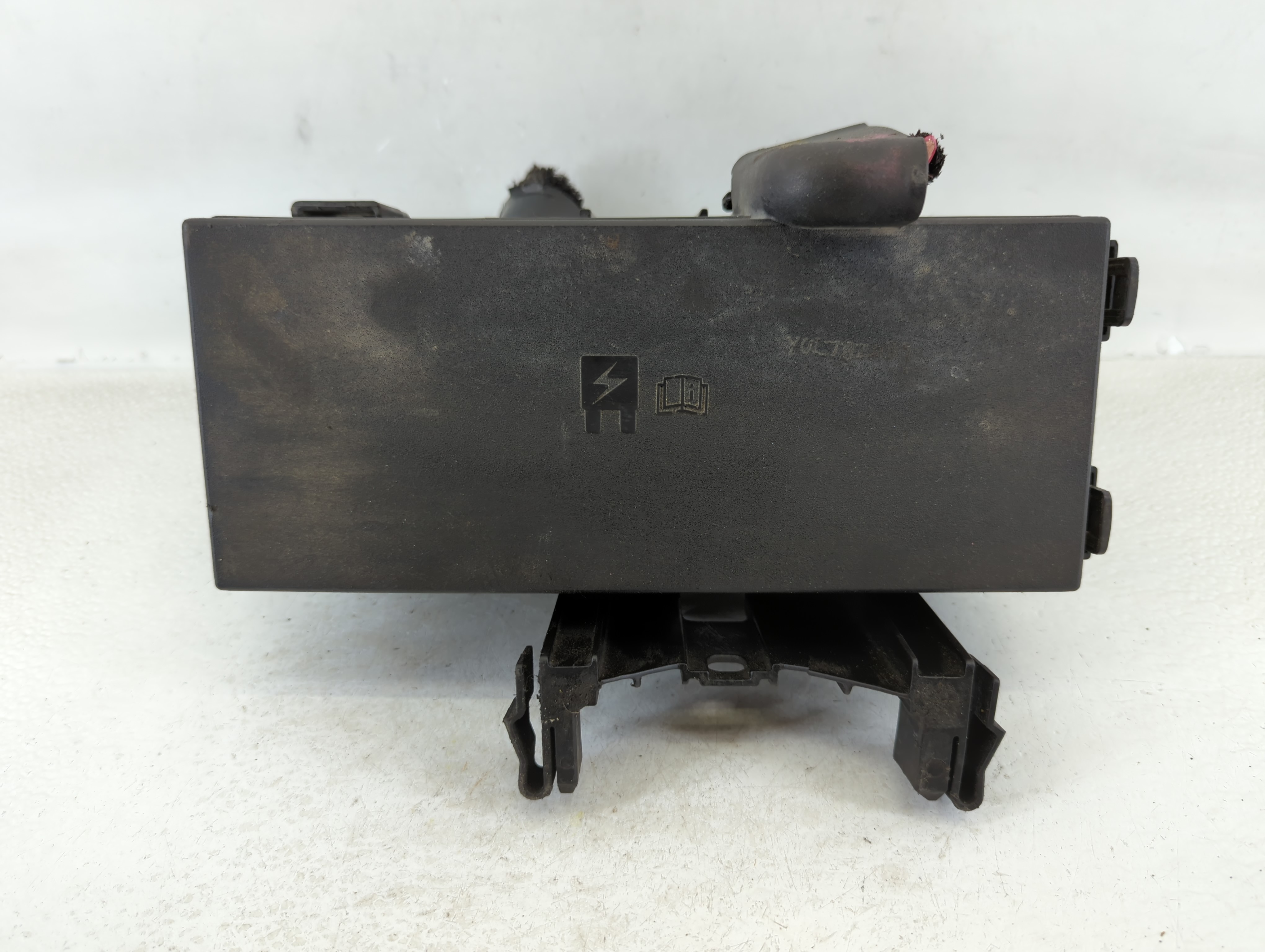Picture of 2013-2016 Lincoln Mkt Fusebox Fuse Box Relay Module Dg1t-14a003-ba 679395