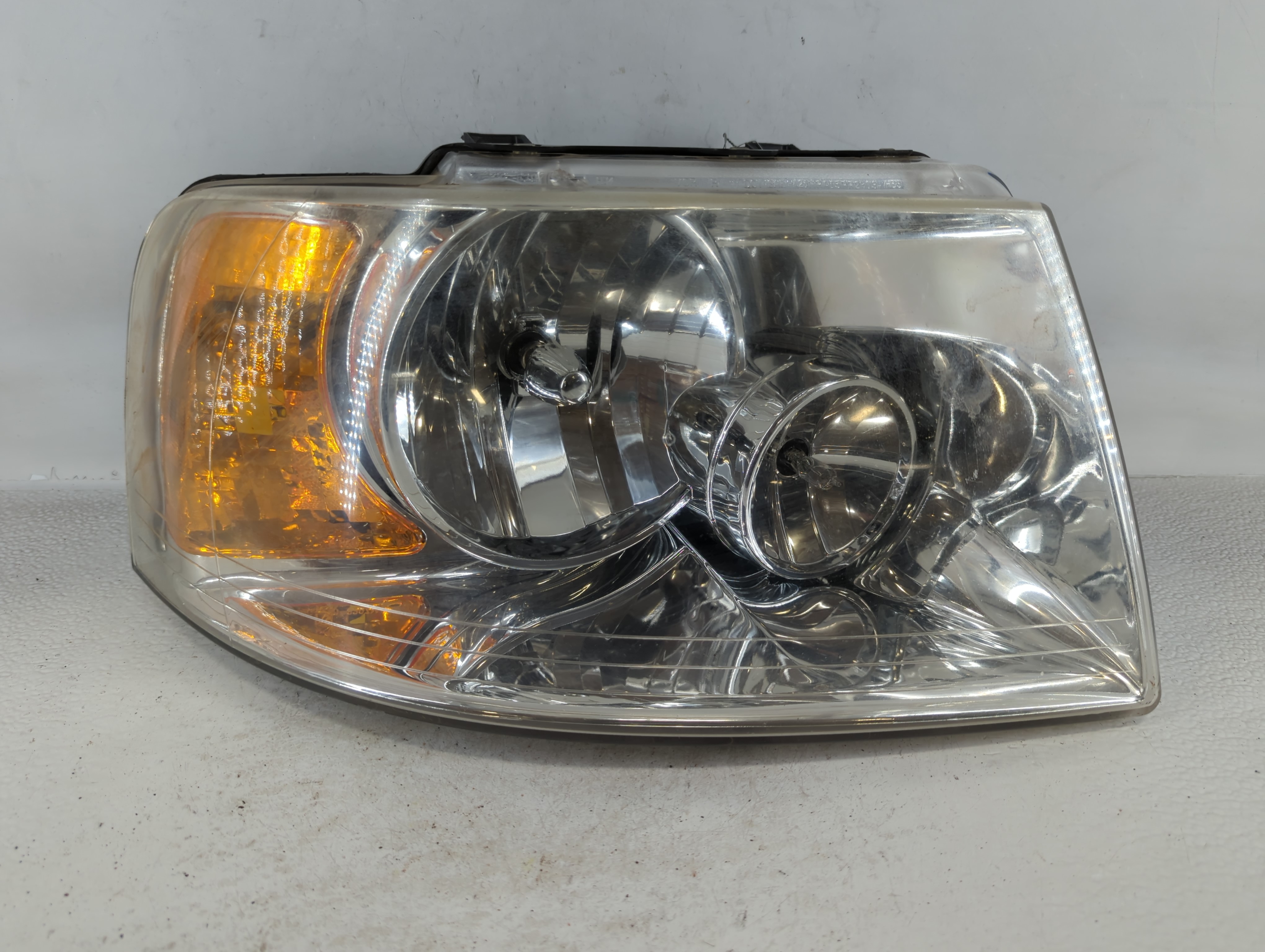 Picture of 2004 Ford Expedition Passenger Right Oem Head Light Headlight Lamp 679898