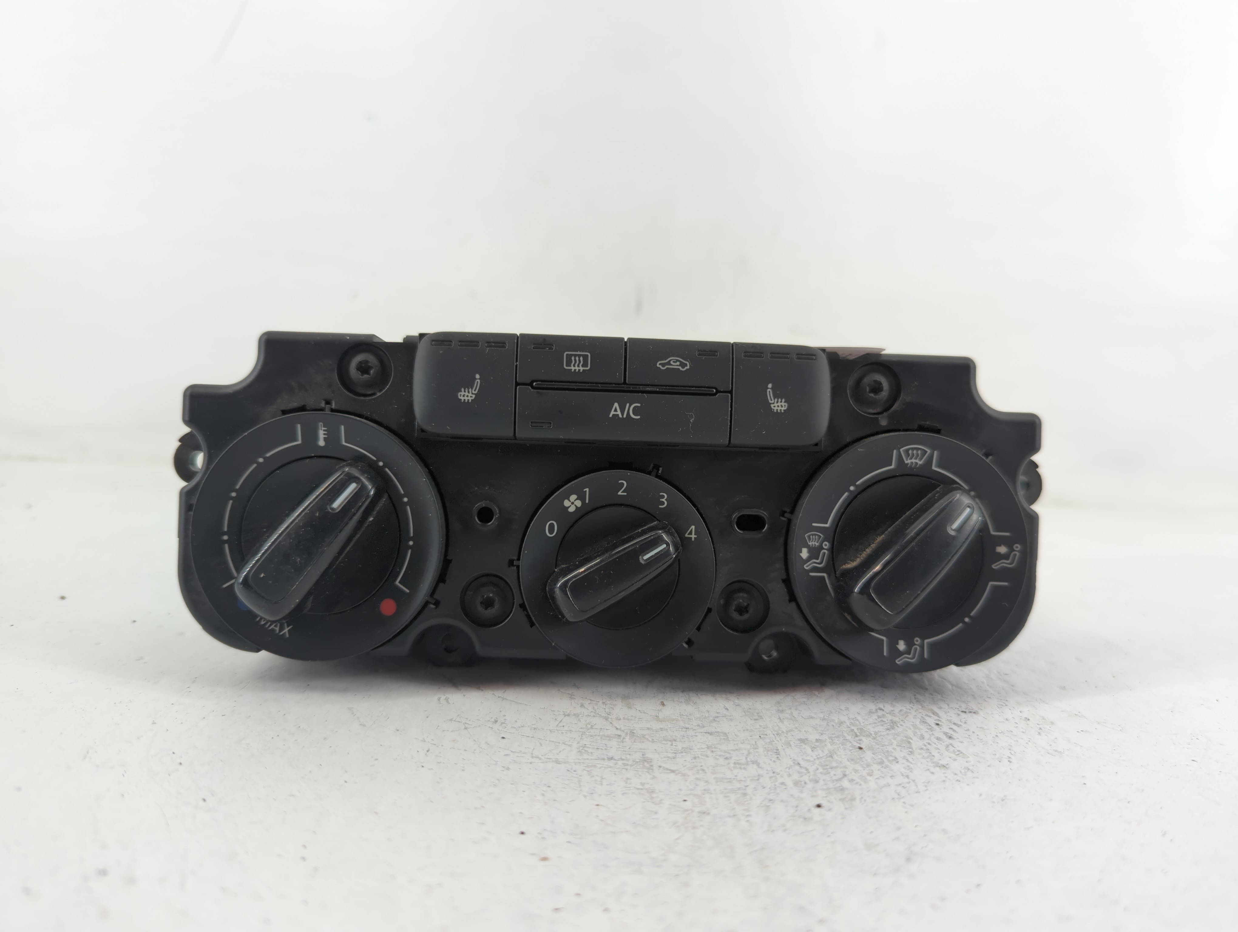 2015-2018 Volkswagen Jetta Ac Heater Climate Control Temperature Oem 679930 - Oemusedautoparts1.com