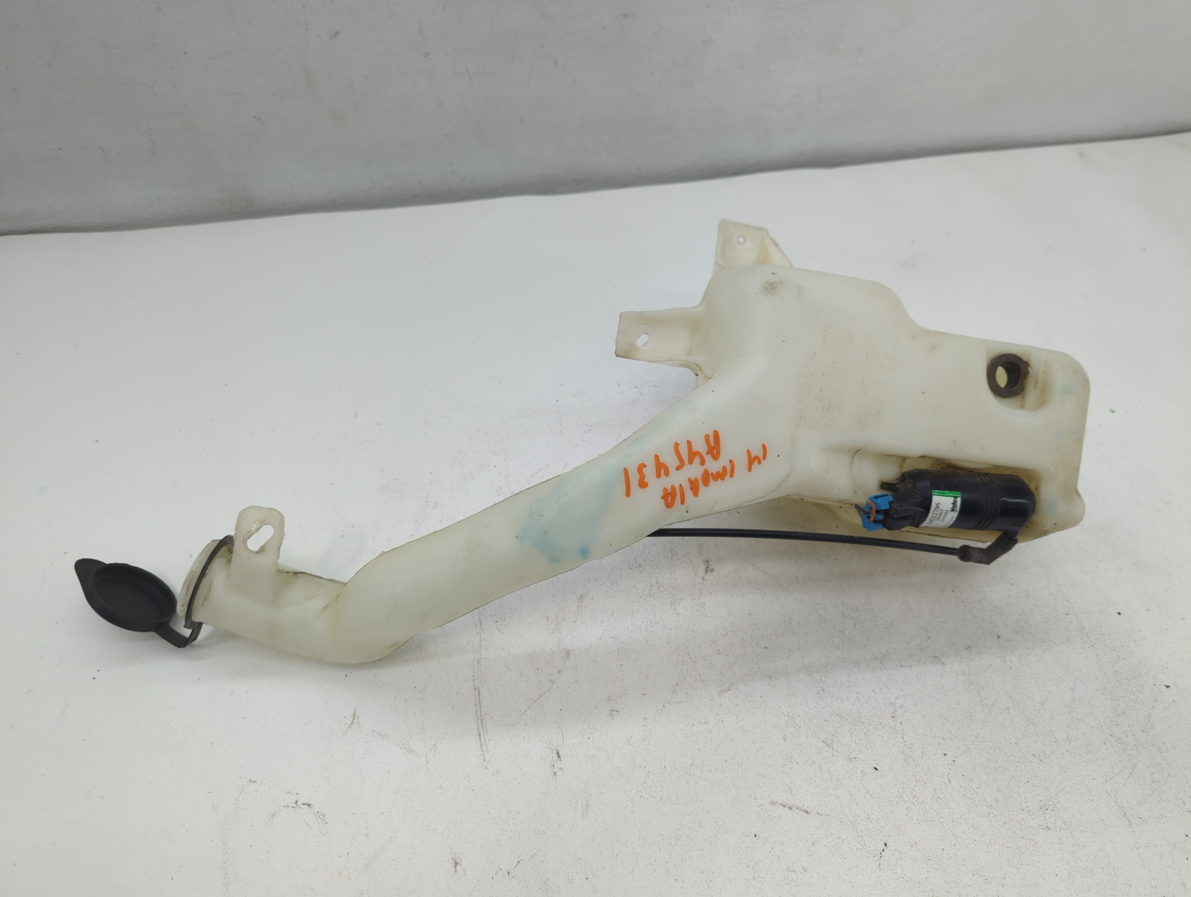 2006-2016 Chevrolet Impala Windshield Washer Fluid Reservoir Bottle Oem 680157 - Oemusedautoparts1.com