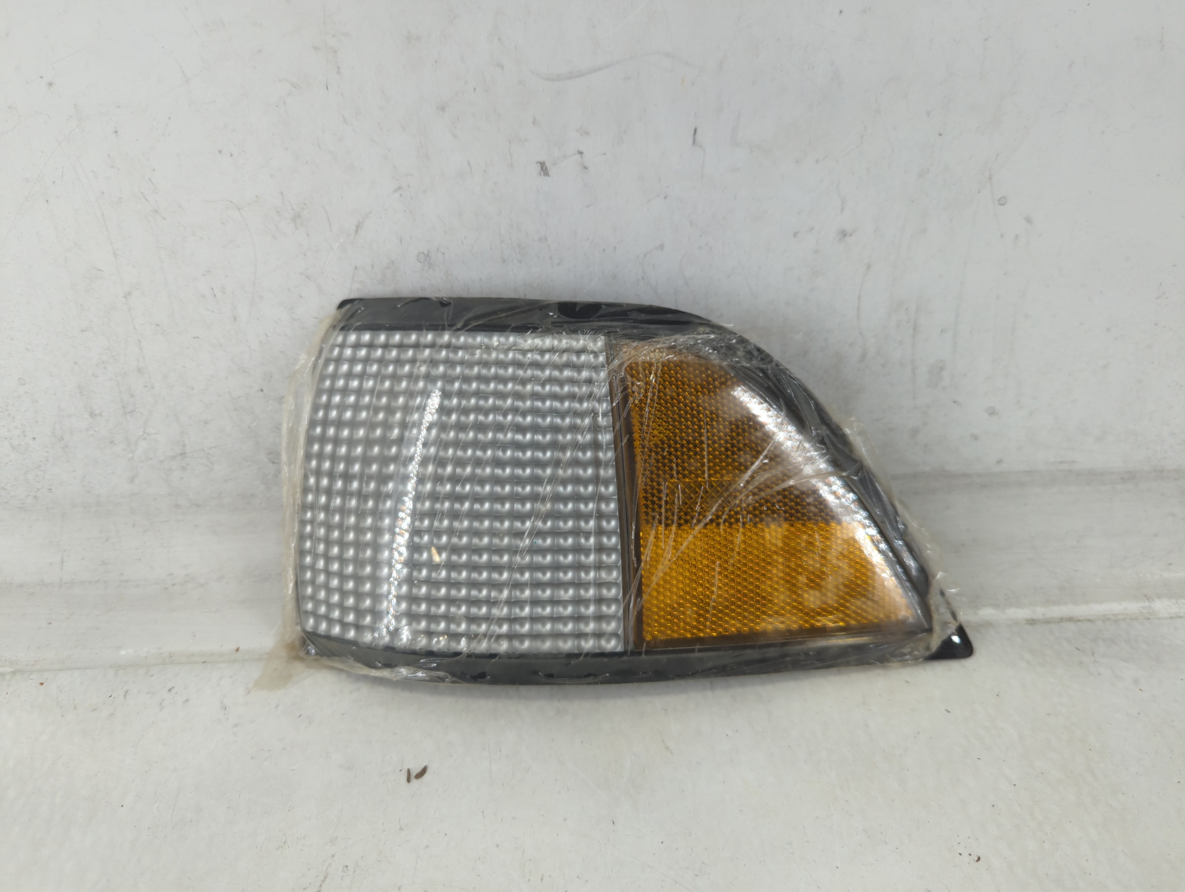 Picture of 1991 Chevrolet Cavalier Driver Left Oem Head Light Headlight Lamp 680484