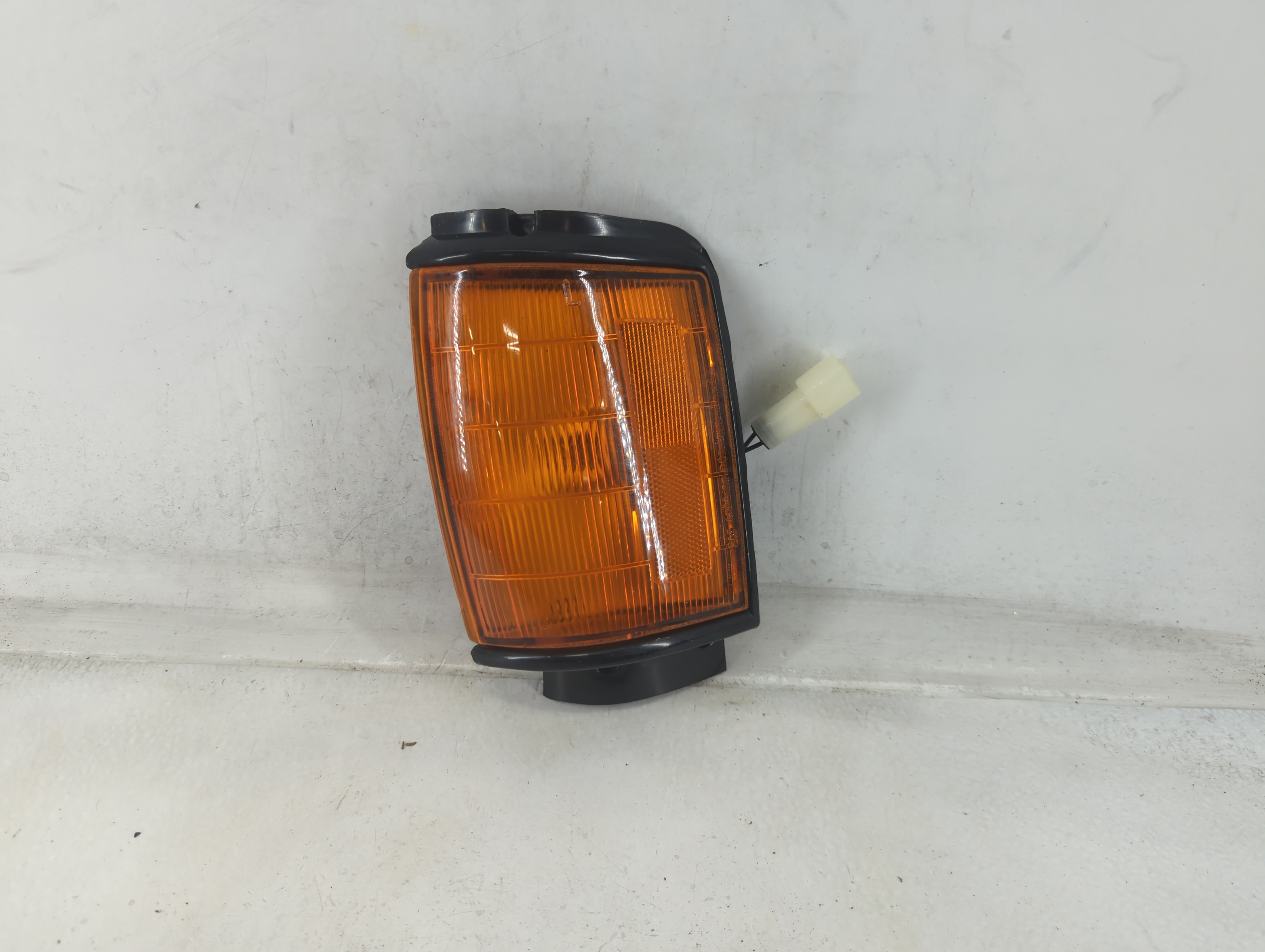 1984 Toyota 4runner Passenger Right Oem Head Light Headlight Lamp 680488 - Oemusedautoparts1.com