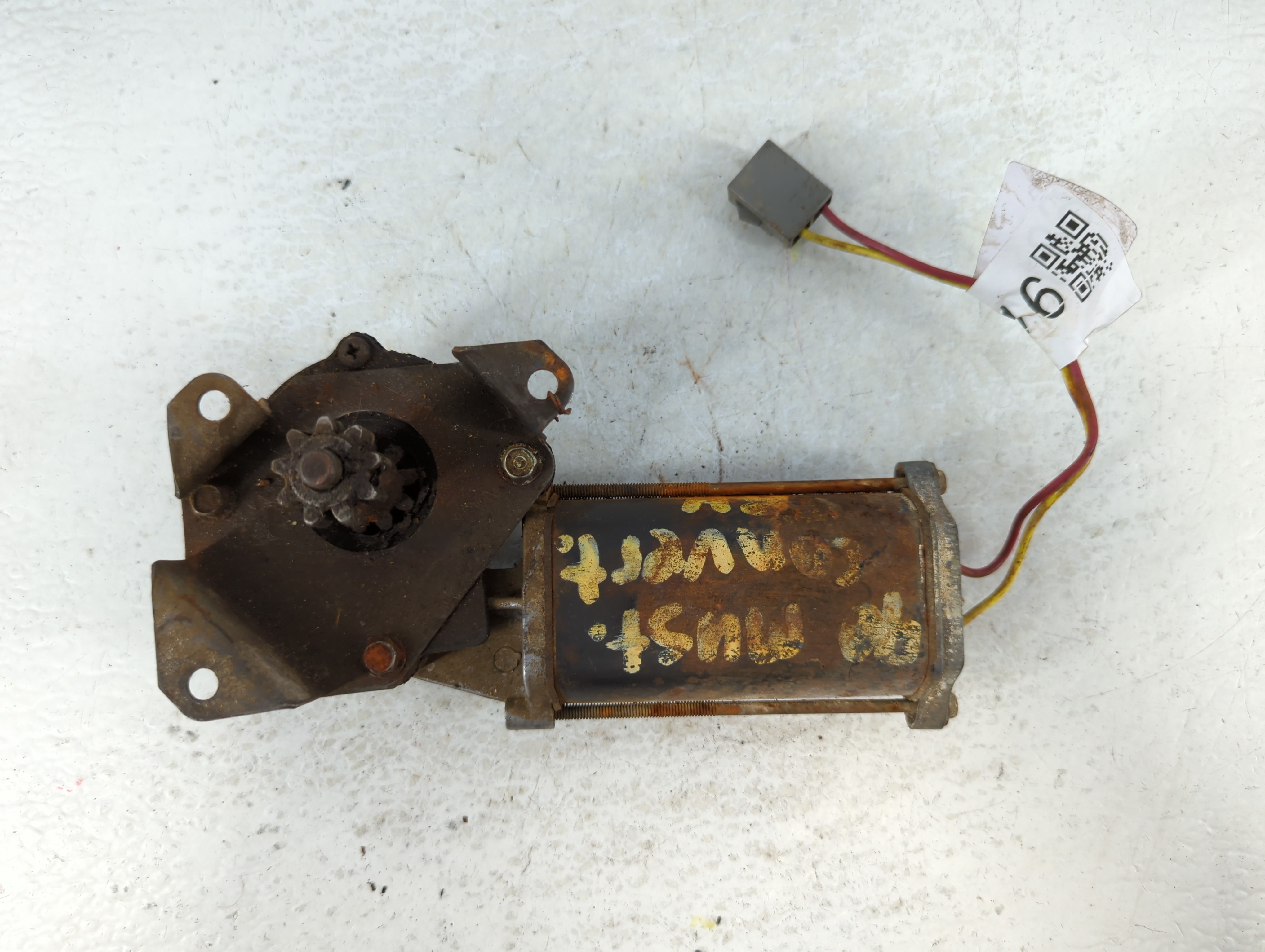 Picture of 19901990  Ford Mustang QUARTER WINDOW MOTOR 681216