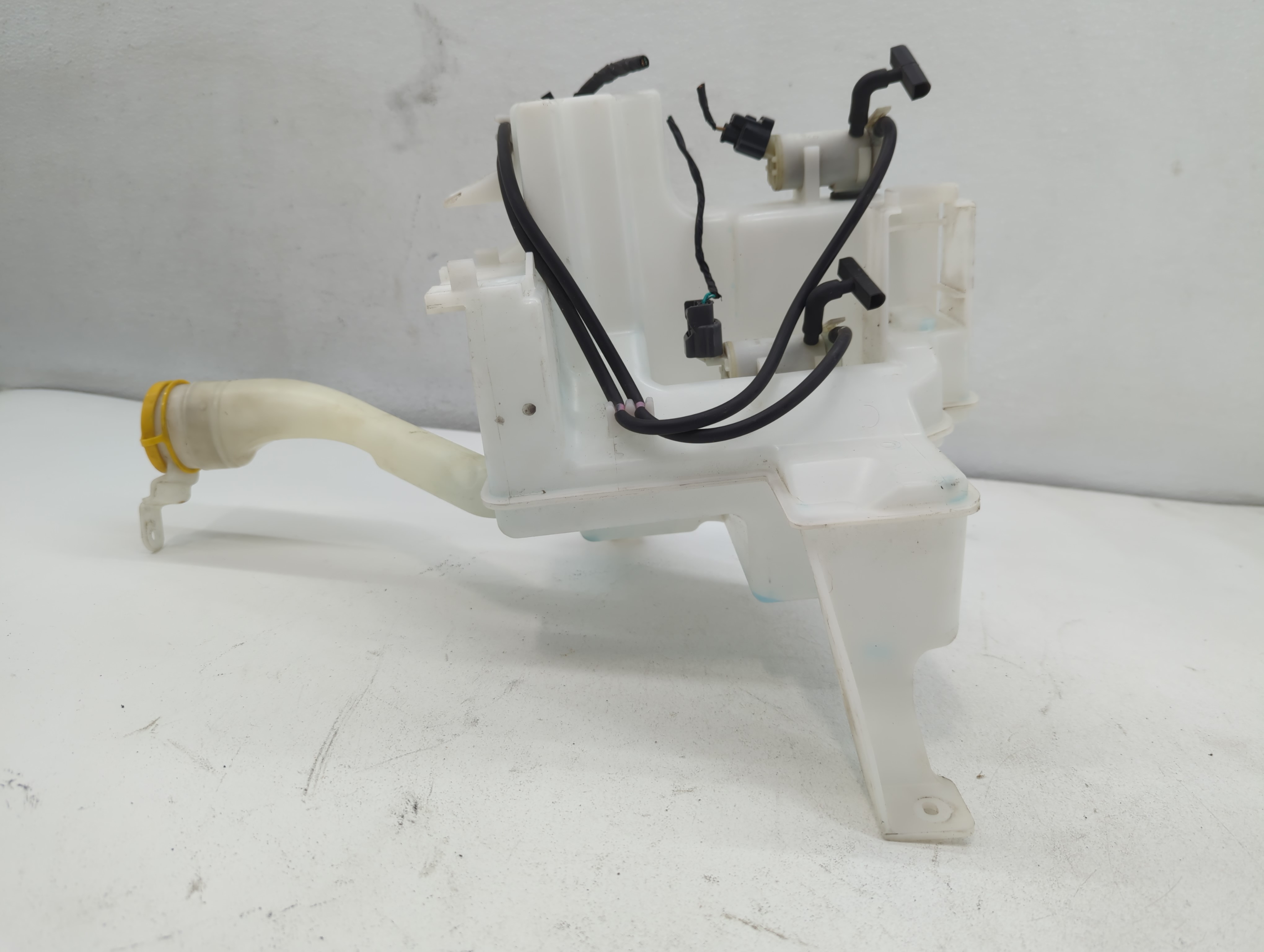 Picture of 2018 Subaru Forester Windshield Washer Fluid Reservoir Bottle Oem 681596