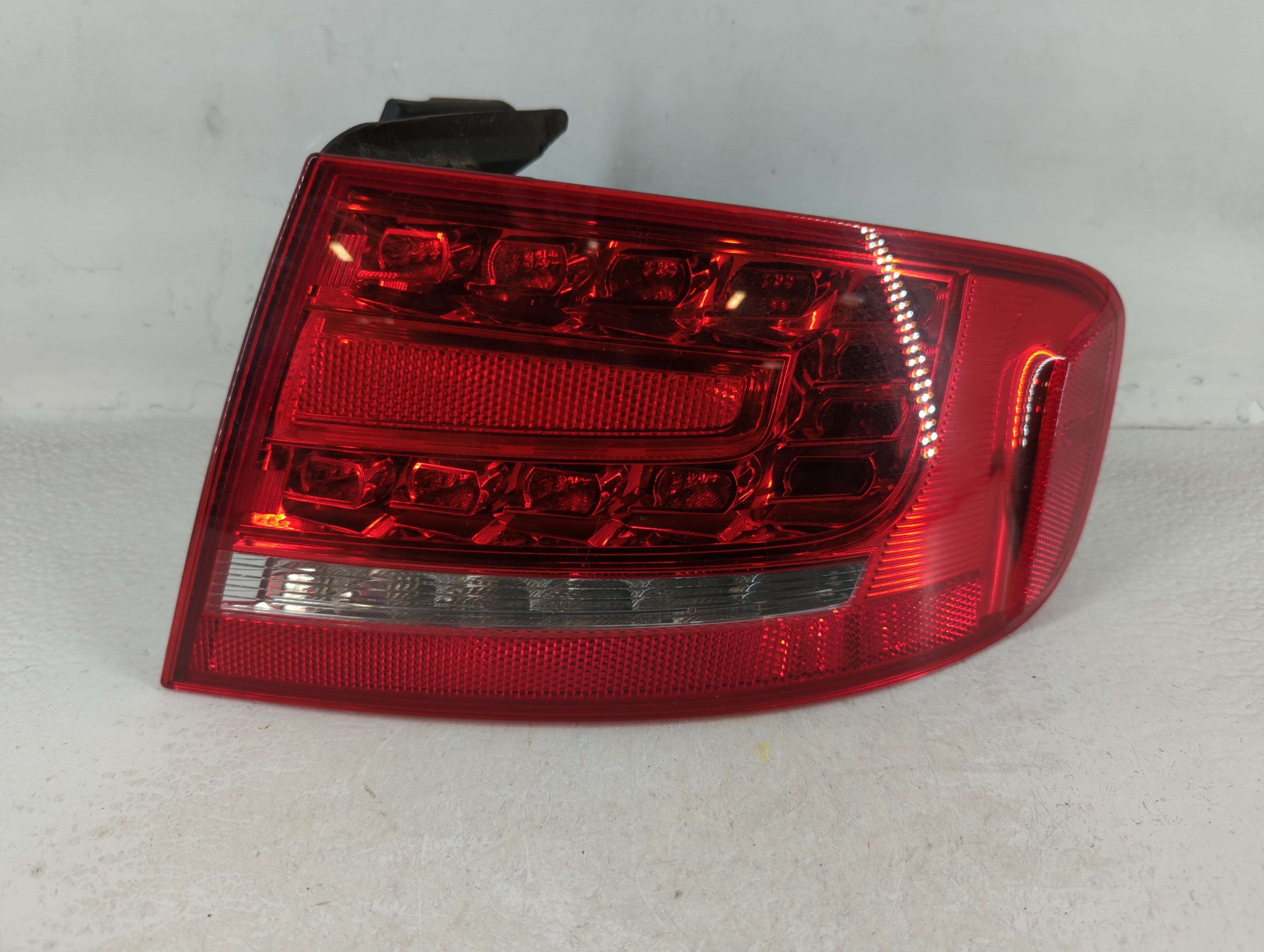 Picture of 2010-2012 Audi A4 Passenger Right Side Tail Light Taillight Oem 681666