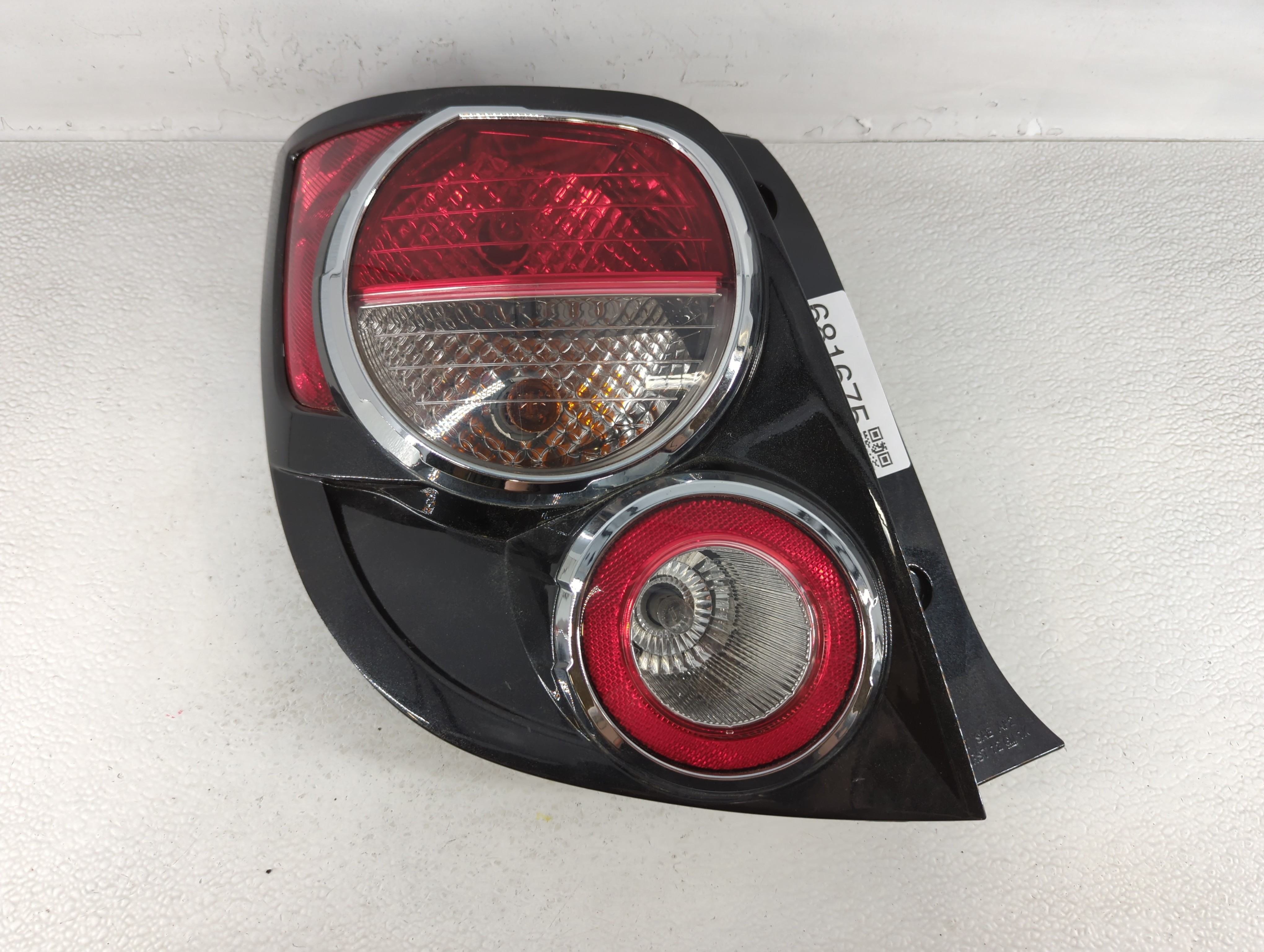 Picture of 2012-2016 Chevrolet Sonic Driver Left Side Tail Light Taillight Oem 681675