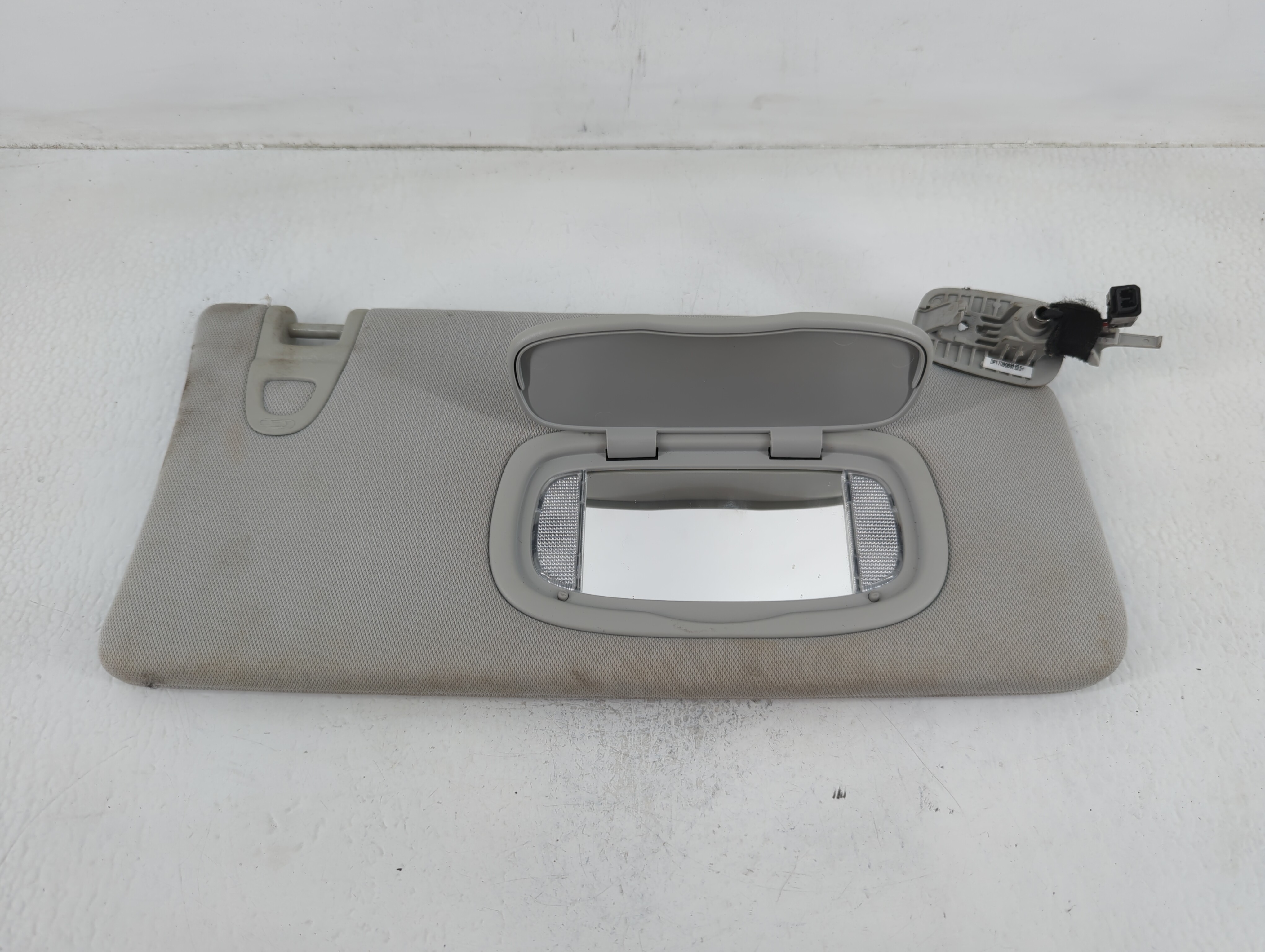 2018 Jeep Compass Passenger Sun Visor Mirror Right Sunvisor Grey 681781 - Oemusedautoparts1.com