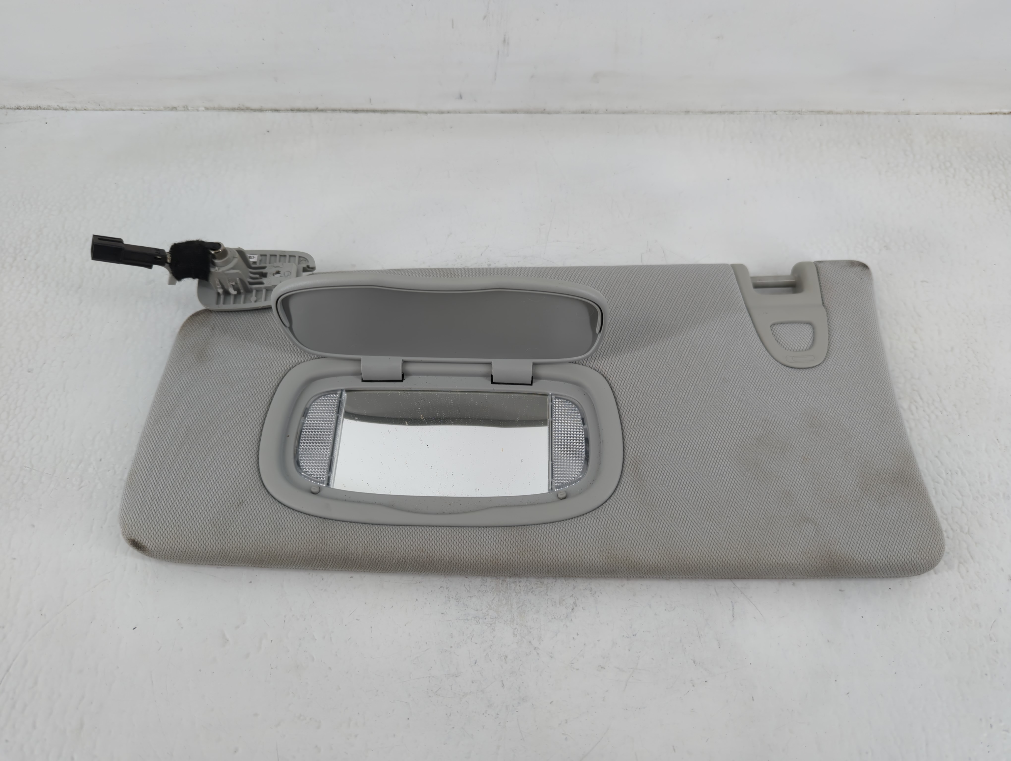 2018 Jeep Compass Driver Sun Visor Mirror Left Sunvisor Grey 681897 - Oemusedautoparts1.com