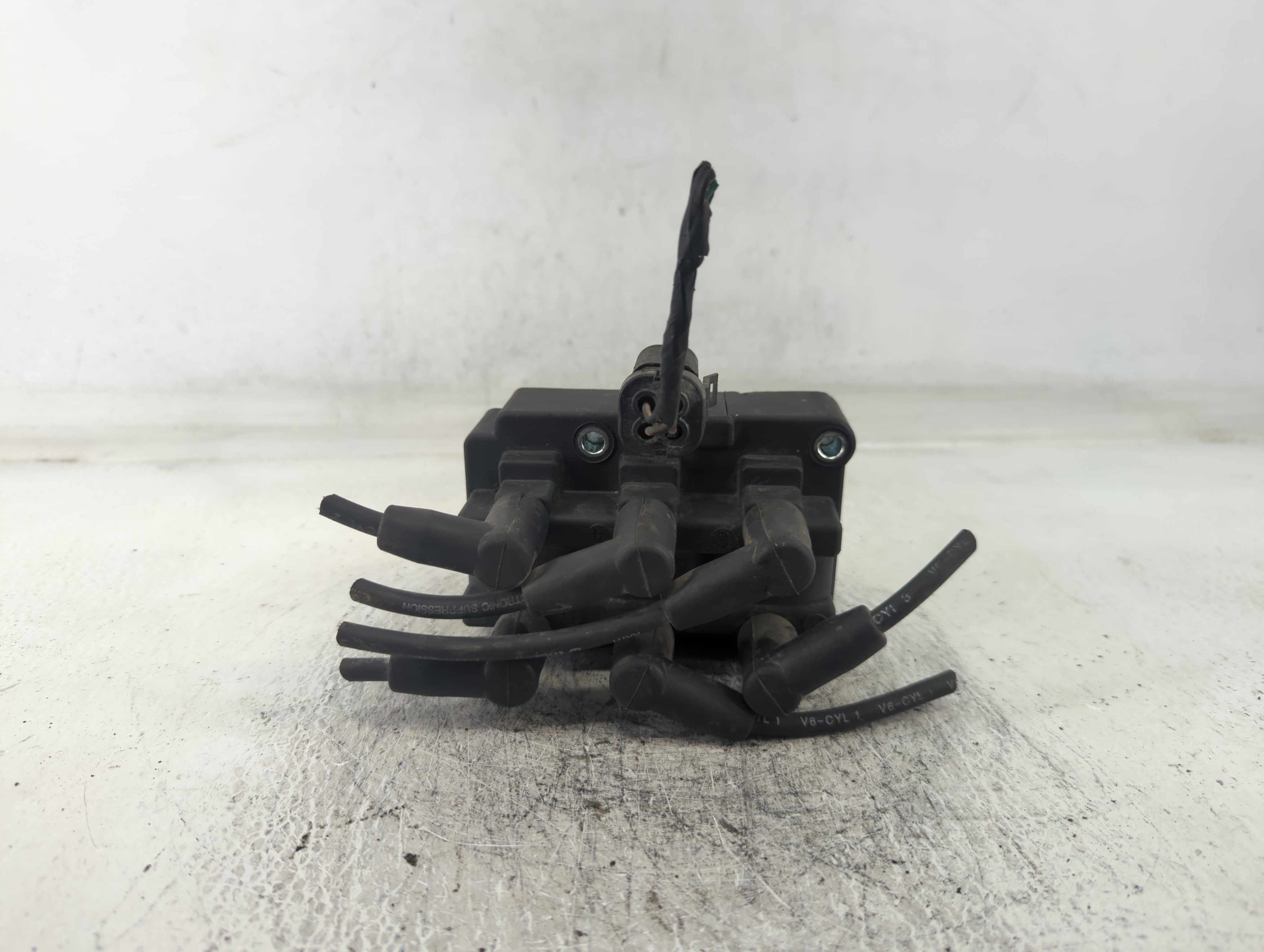 Picture of 1996 Chrysler Town & Country Engine Ignition Distributor Oem 681927