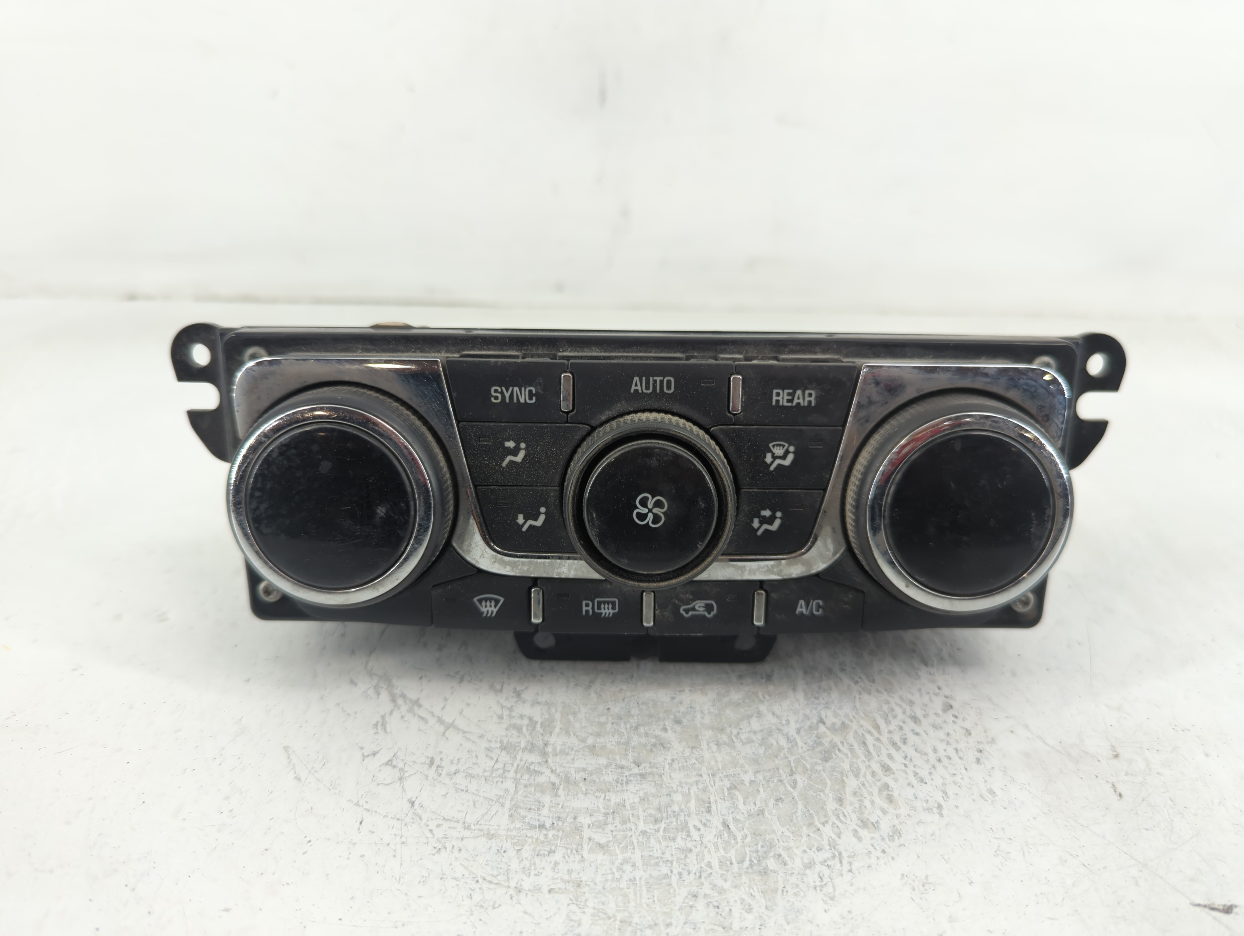 Chevrolet Traverse Ac Heater Climate Control 23120465 682066 - Oemusedautoparts1.com