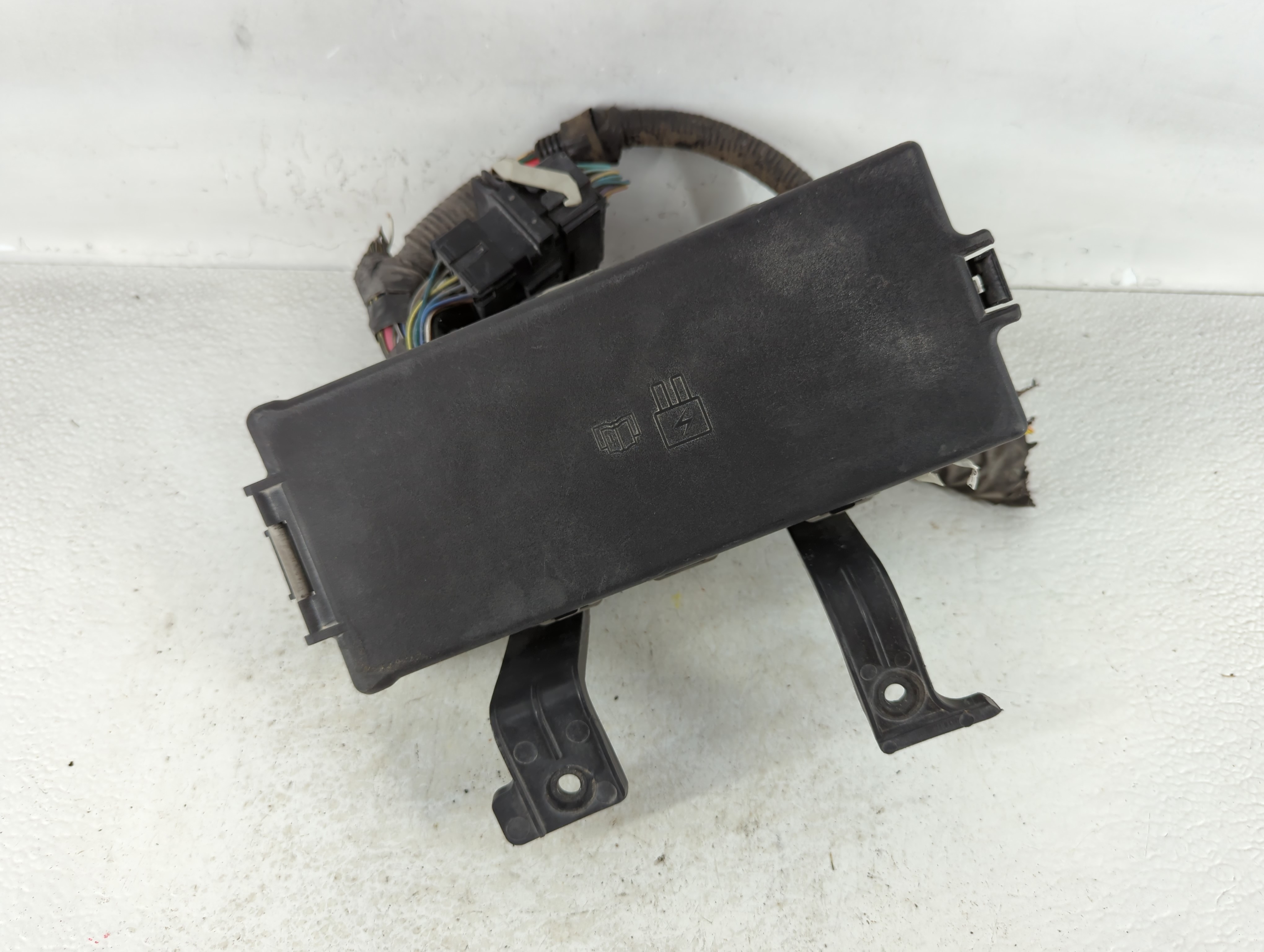 Picture of 2010-2012 Ford Fusion Fusebox Fuse Box Relay Module 54-7146-30 682209