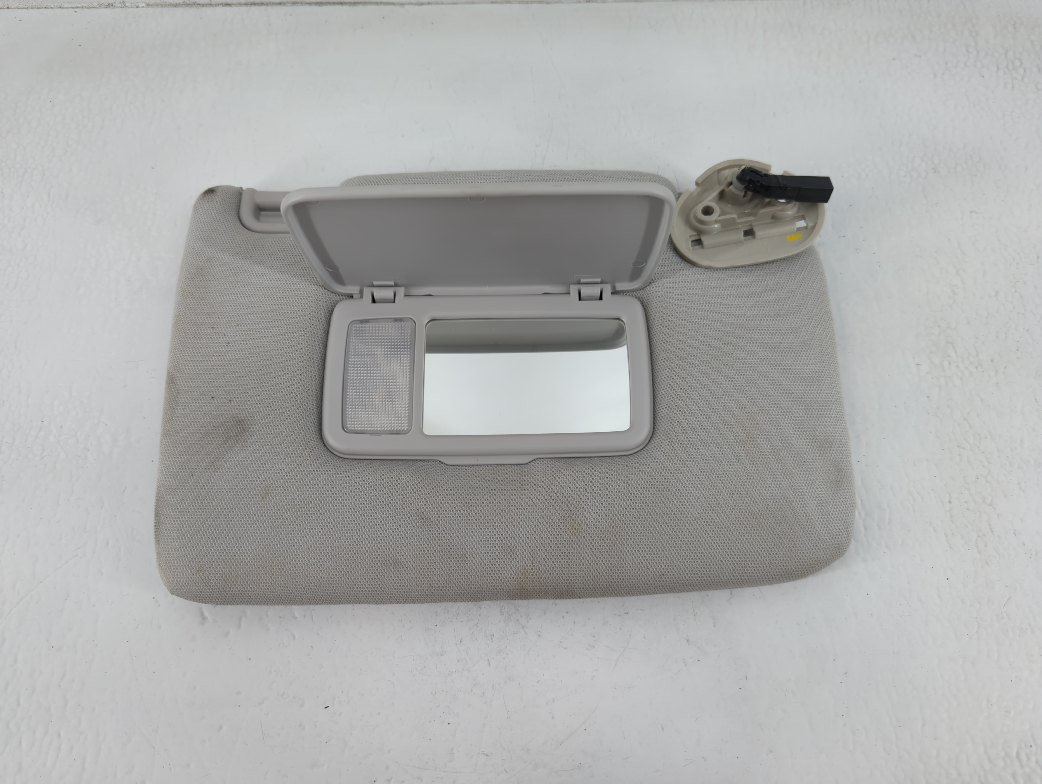 2018 Subaru Forester Passenger Sun Visor Mirror Right Sunvisor Grey 682724 - Oemusedautoparts1.com