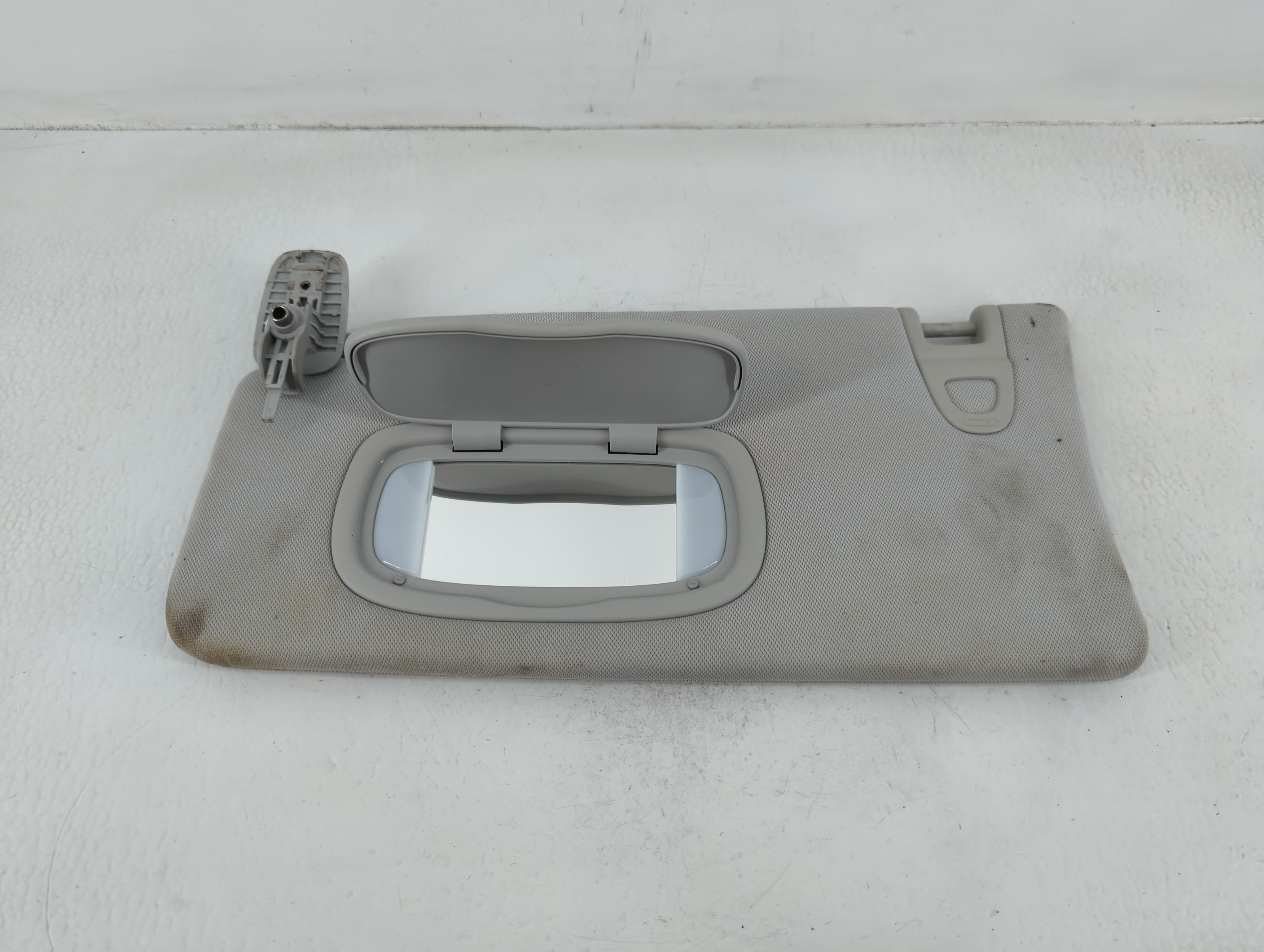 2018 Jeep Compass Driver Sun Visor Mirror Left Sunvisor Light Grey 682830 - Oemusedautoparts1.com