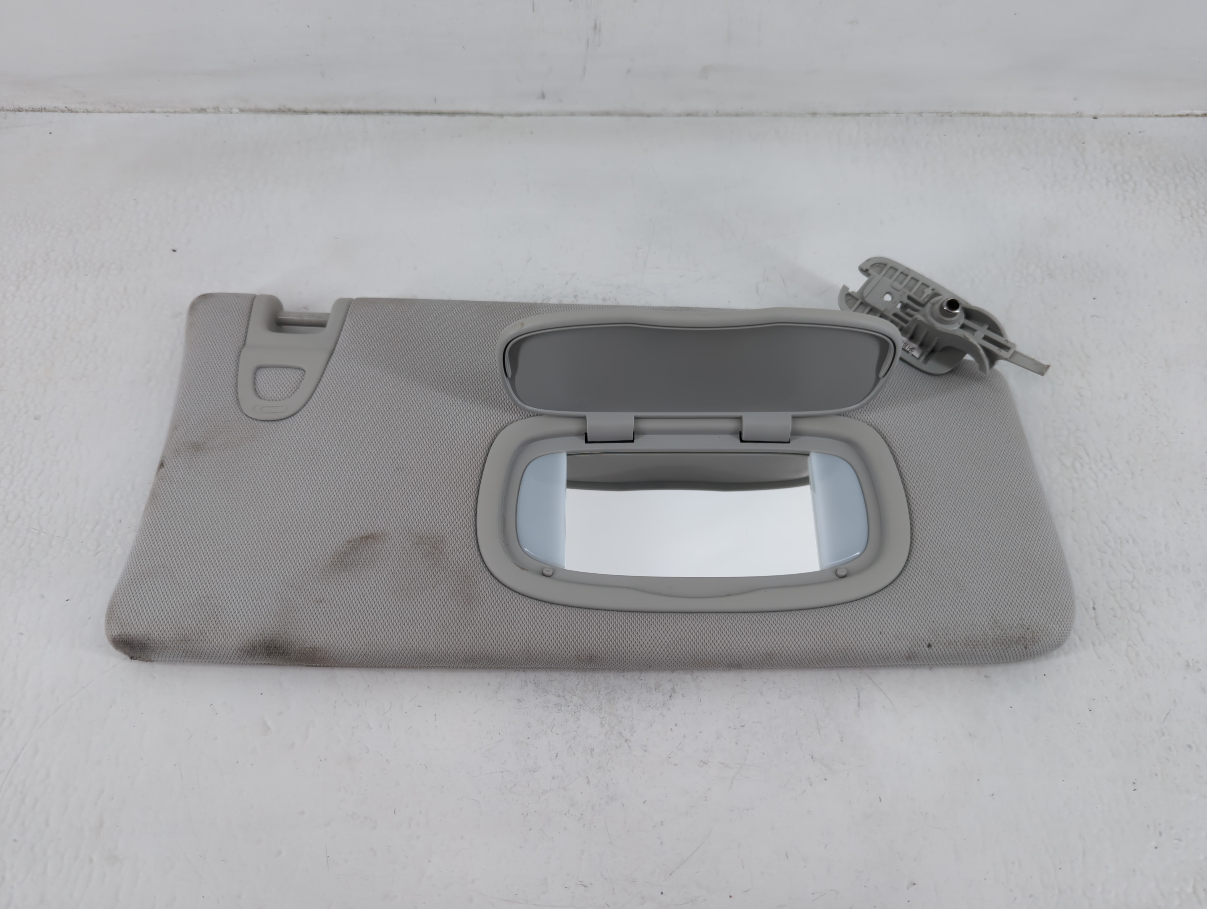 2018 Jeep Compass Passenger Sun Visor Mirror Right Sunvisor Grey 682831 - Oemusedautoparts1.com