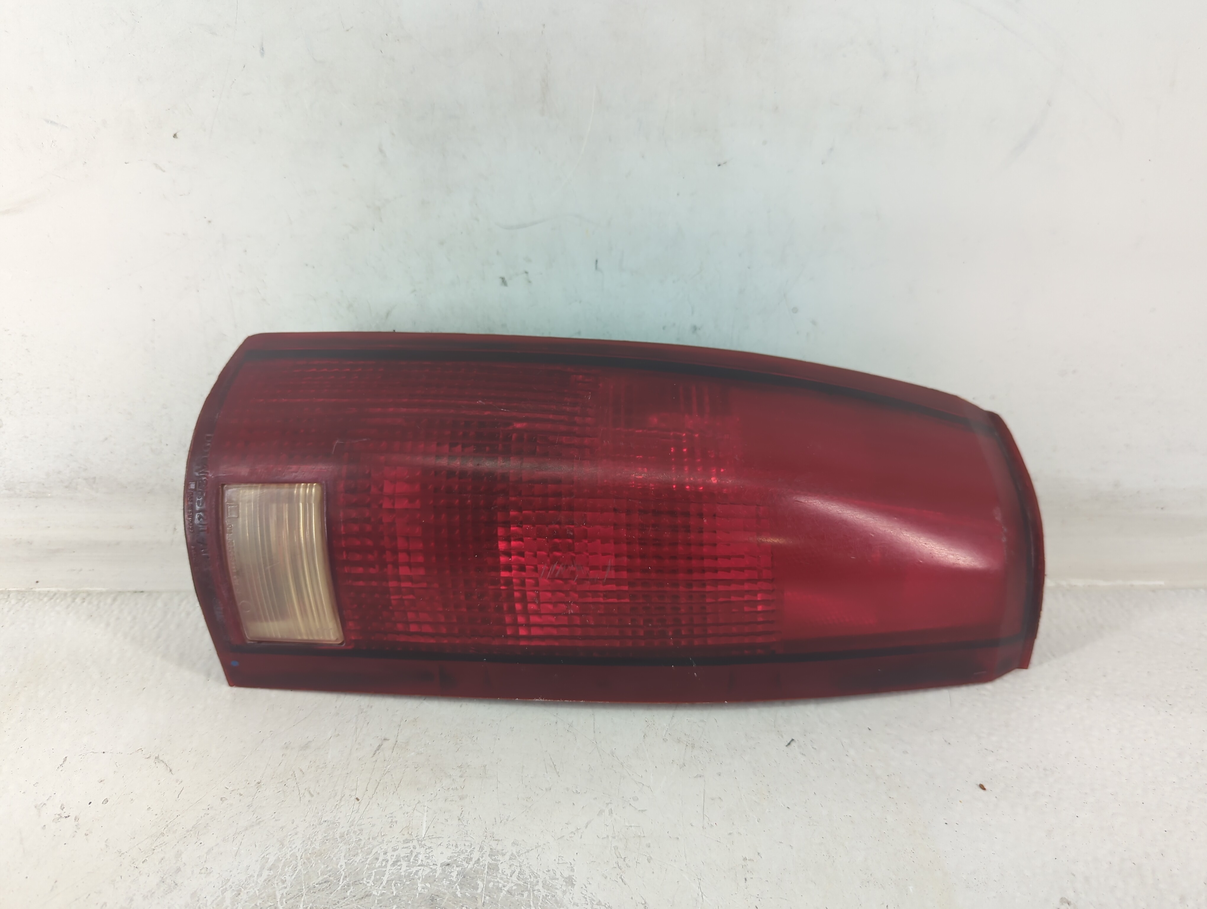 1995 Chevrolet Suburban 1500 Passenger Right Side Tail Light Taillight Oem 682973 - Oemusedautoparts1.com