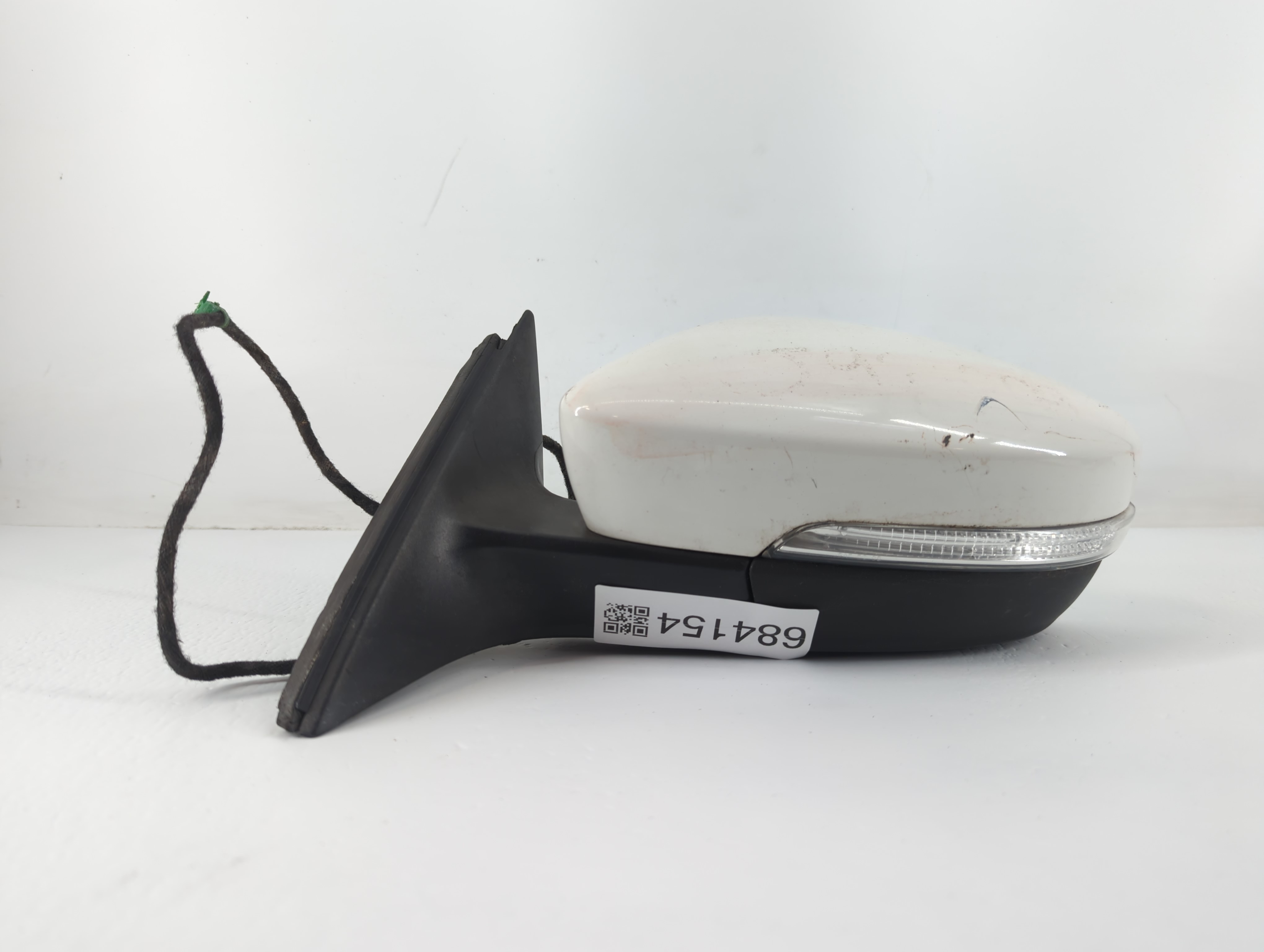 2013-2015 Volkswagen Passat Driver Left Side View Power Door Mirror White 684154 - Oemusedautoparts1.com