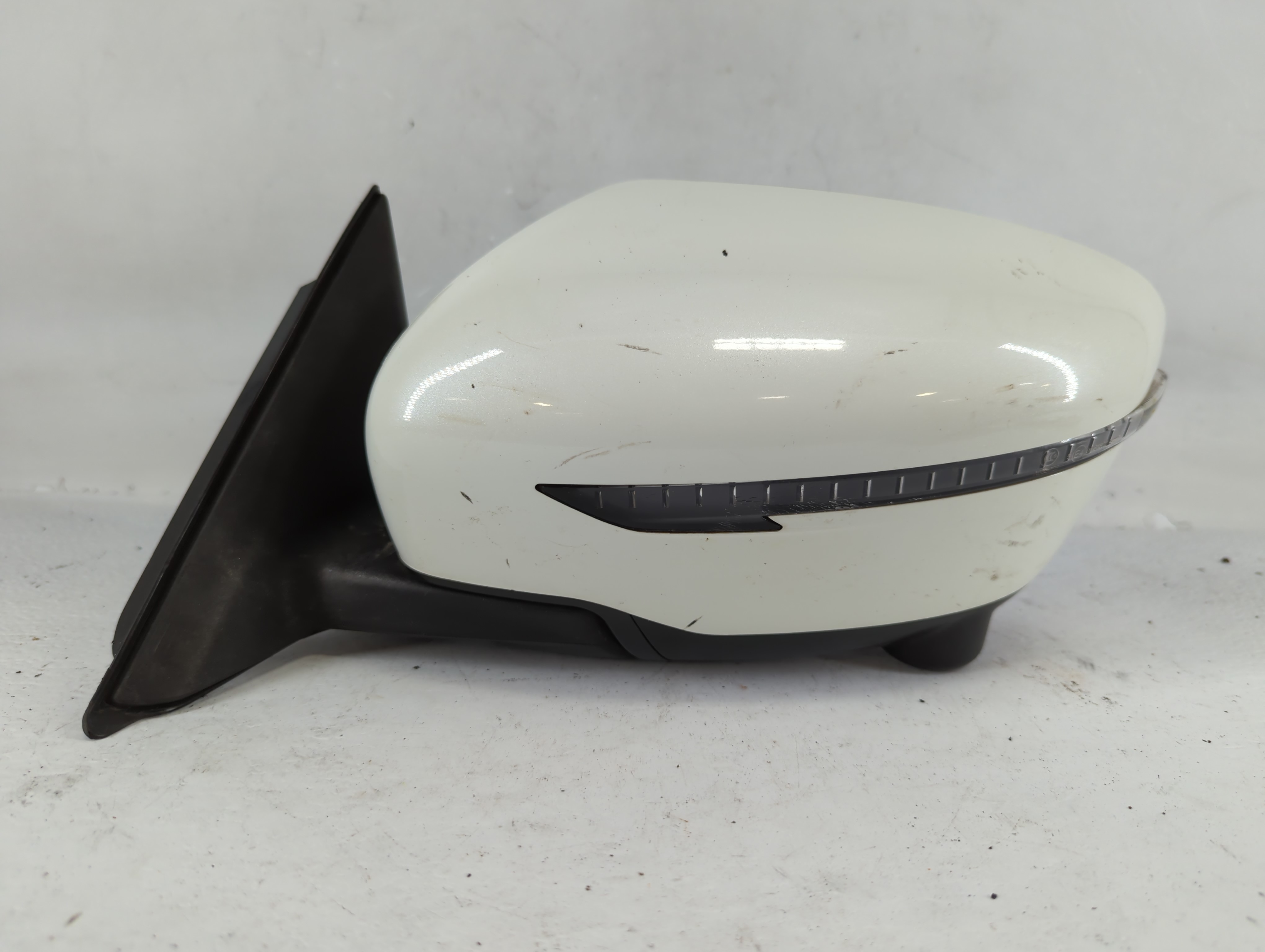 2016 Nissan Rogue Driver Left Side View Power Door Mirror White 685290 - Oemusedautoparts1.com