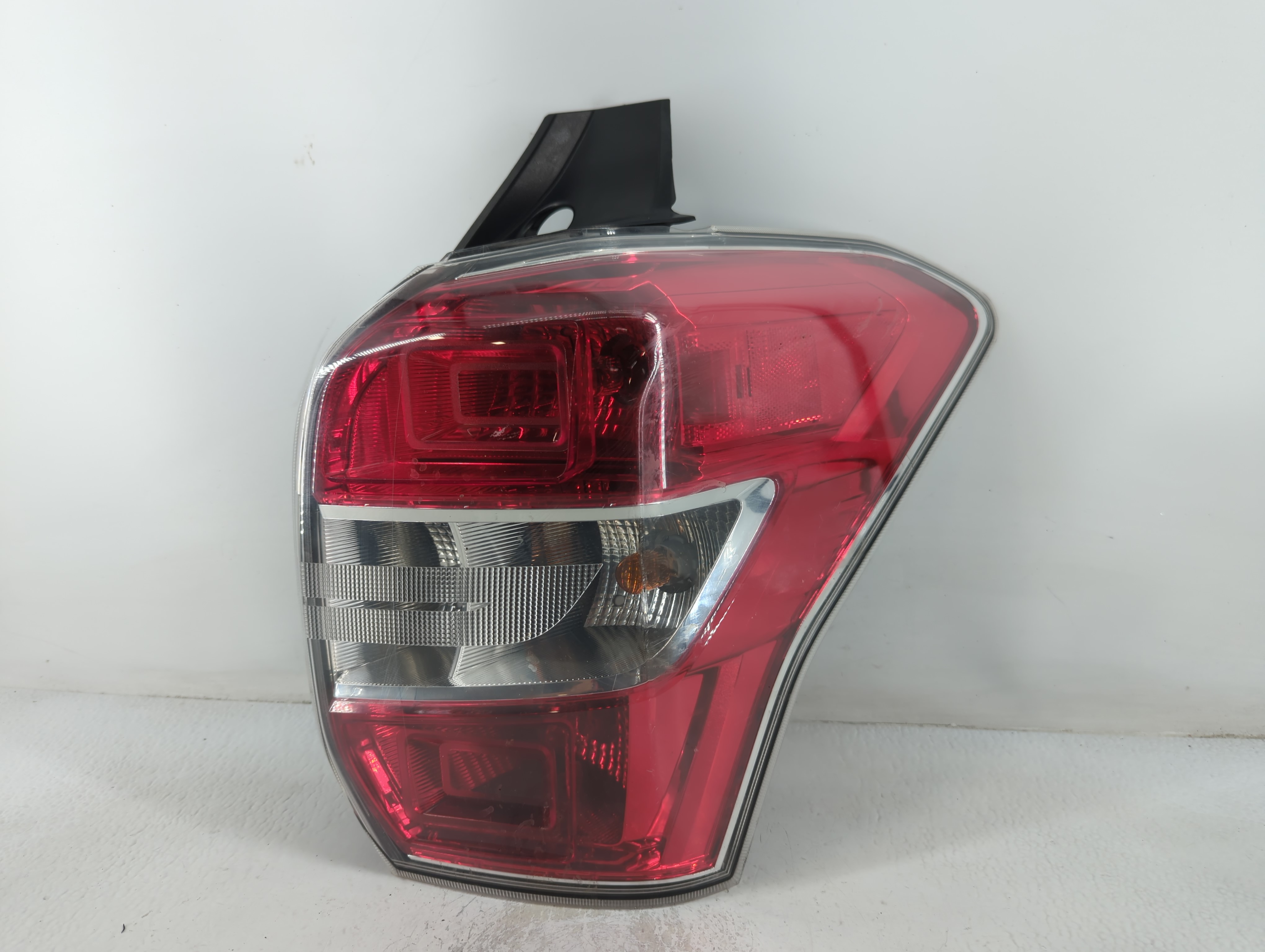 Picture of 2016 Subaru Forester Passenger Right Side Tail Light Taillight Oem 685354