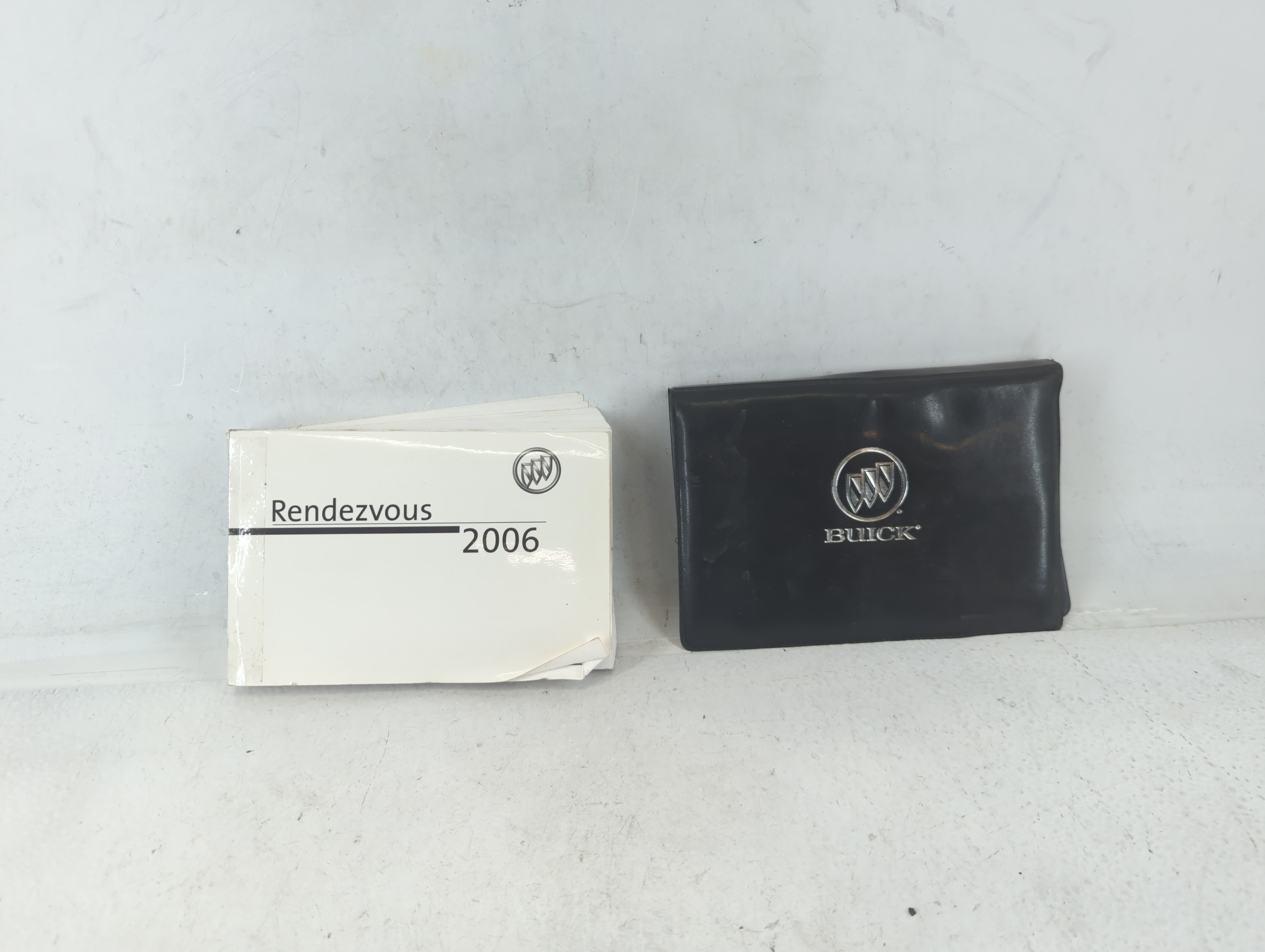 Picture of 2006 Buick Rendezvous Owners Manual Book Guide 686102