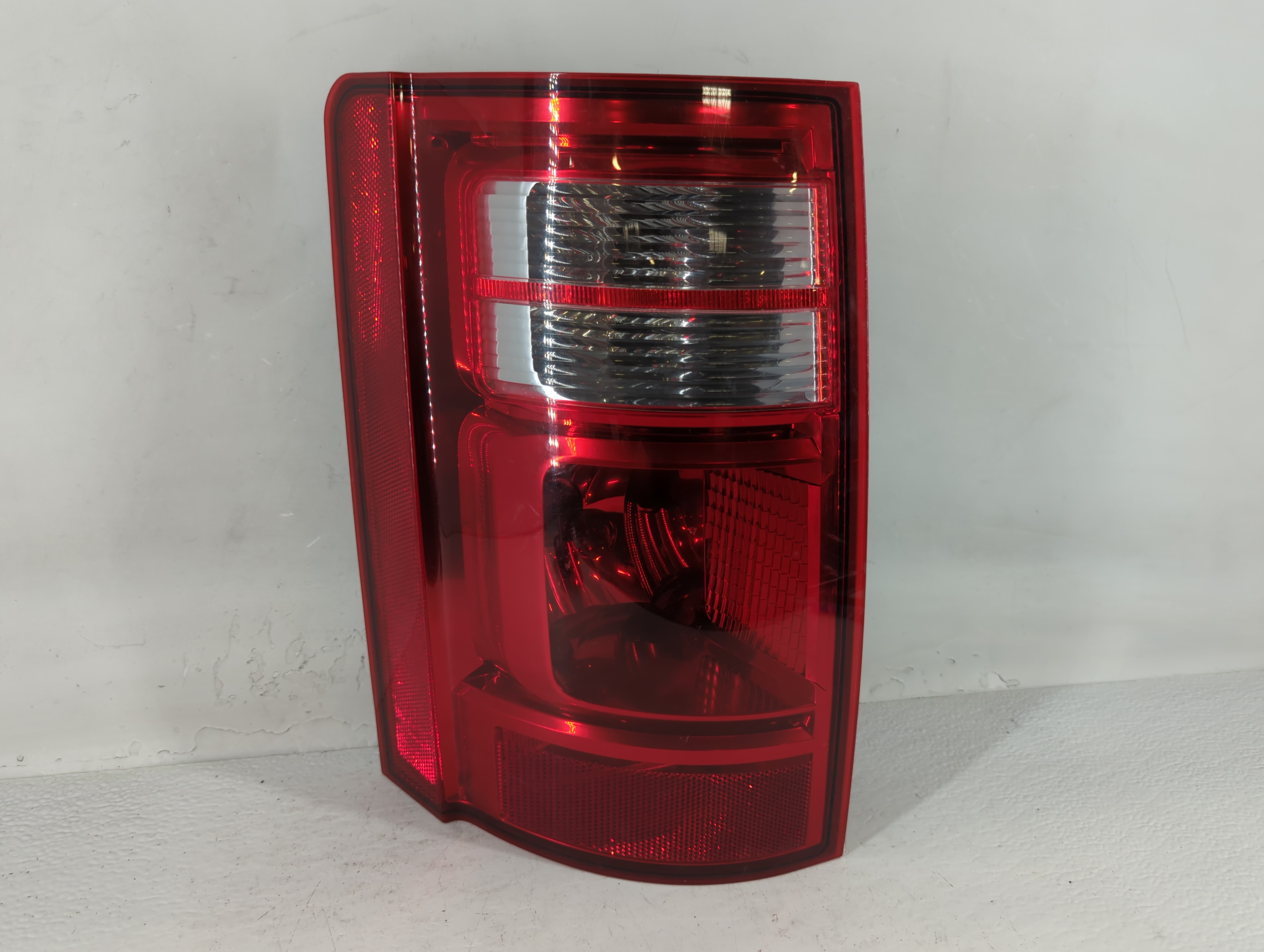 Picture of Dodge Caravan Driver Left Side Tail Light Taillight Oem 686149