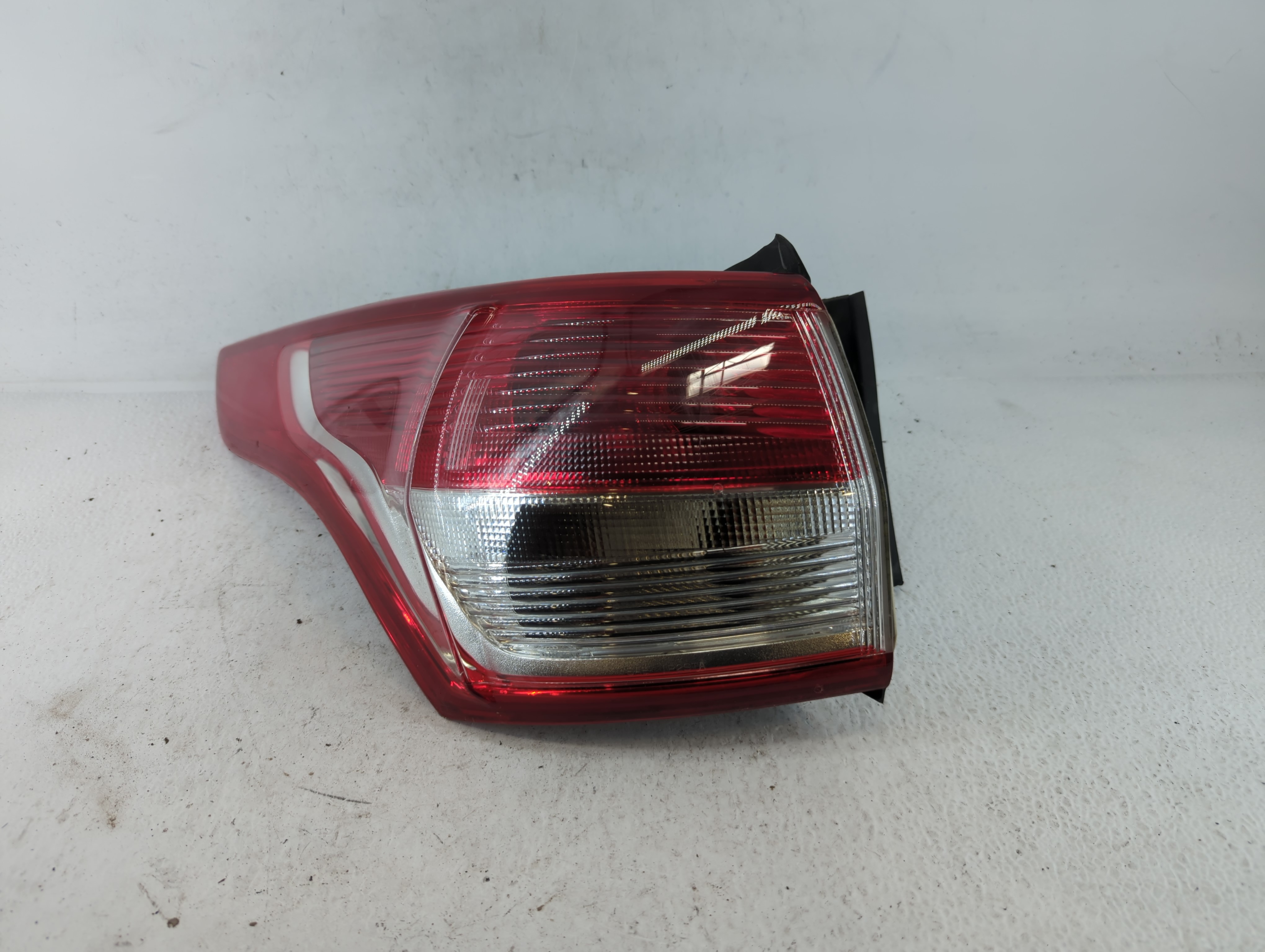 Picture of 2013-2016 Ford Escape Driver Left Side Tail Light Taillight Oem 686545