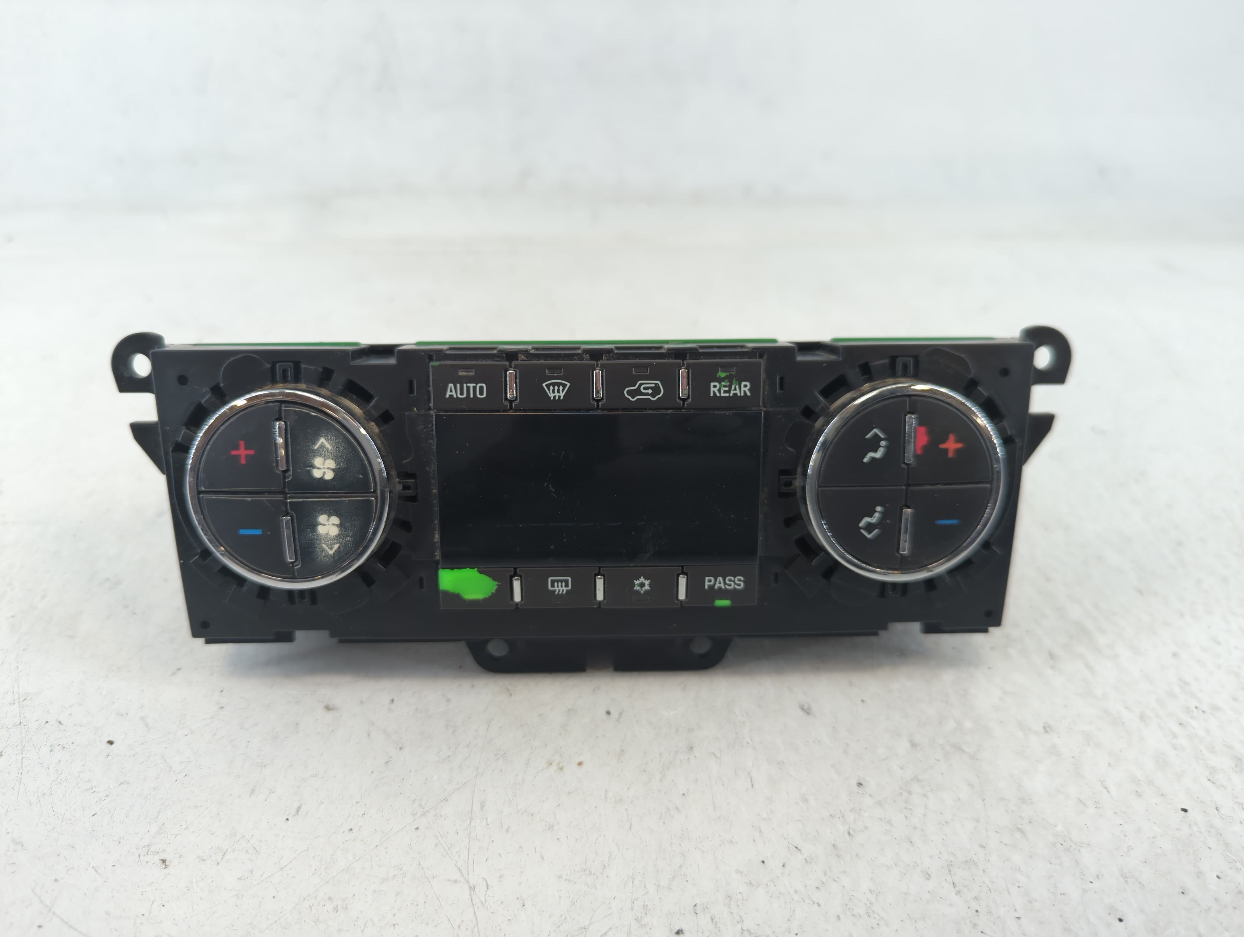 Chevrolet Traverse Ac Heater Climate Control 25932038 689181 - Oemusedautoparts1.com